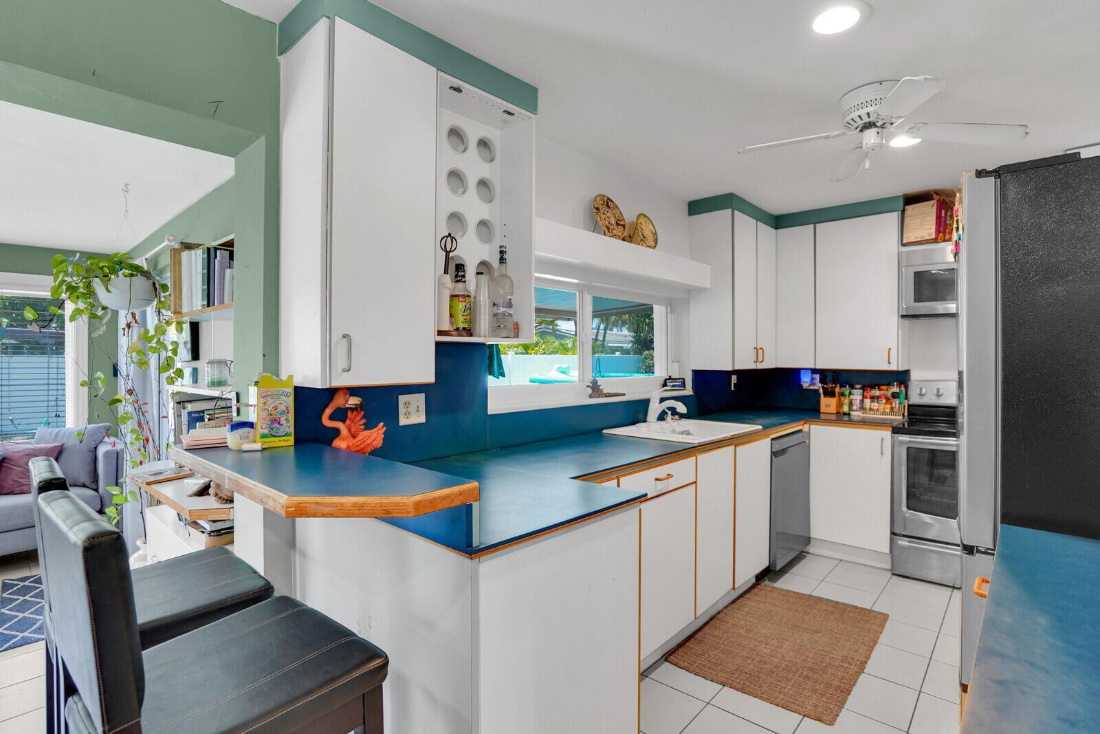 CORAL KEY VILLAS 3RD SEC - Residential