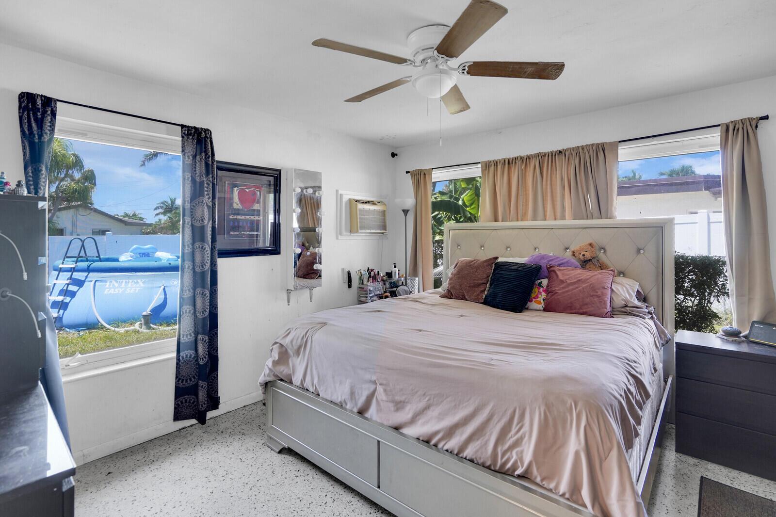 CORAL KEY VILLAS 3RD SEC - Residential