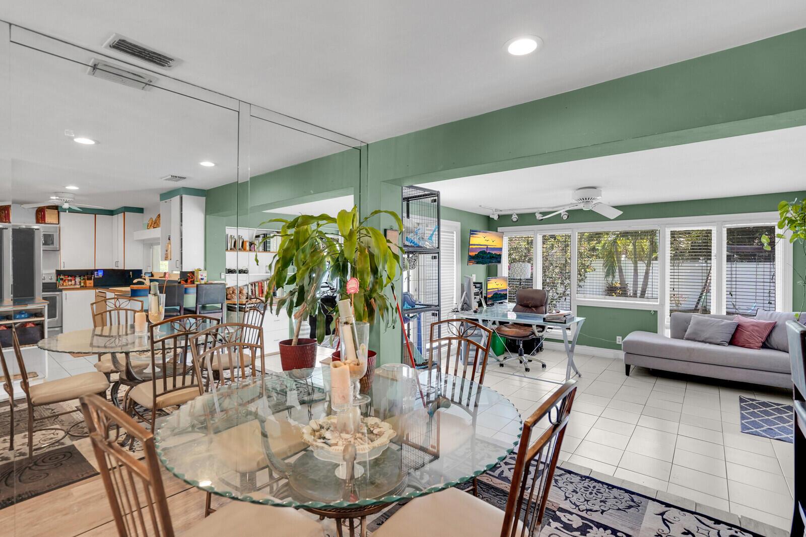 CORAL KEY VILLAS 3RD SEC - Residential