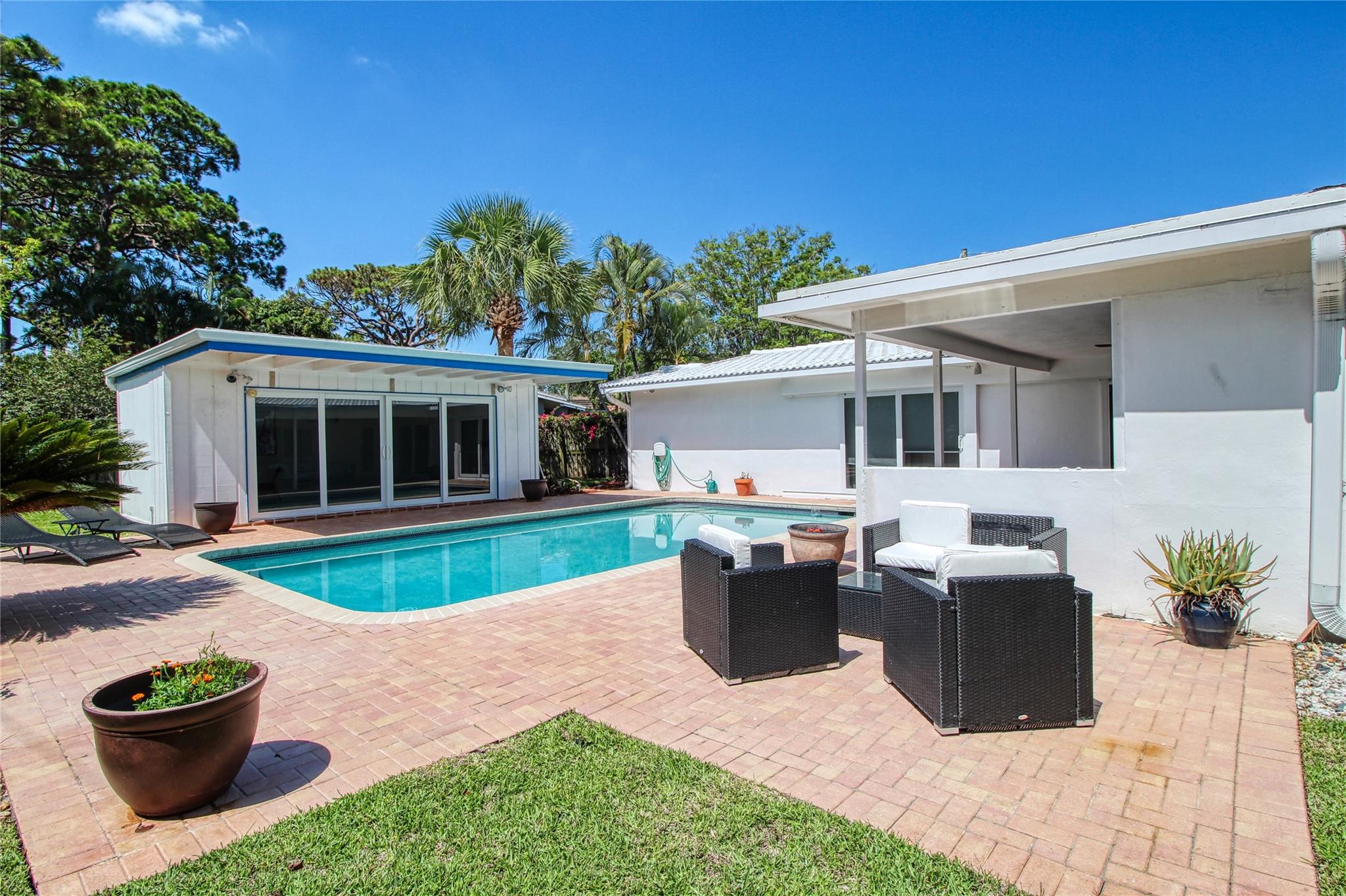 198 NW 10th Ct