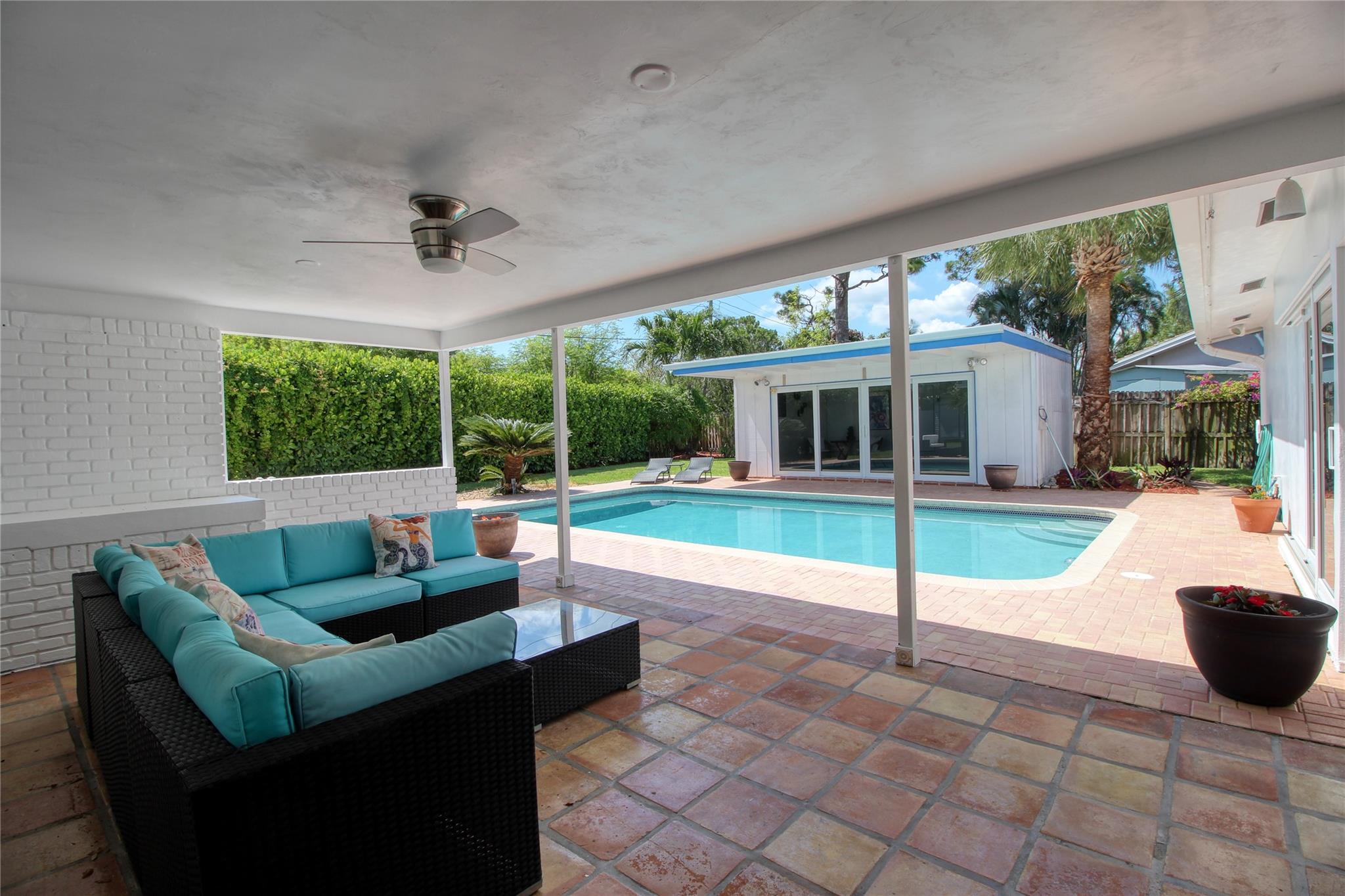 198 NW 10th Ct