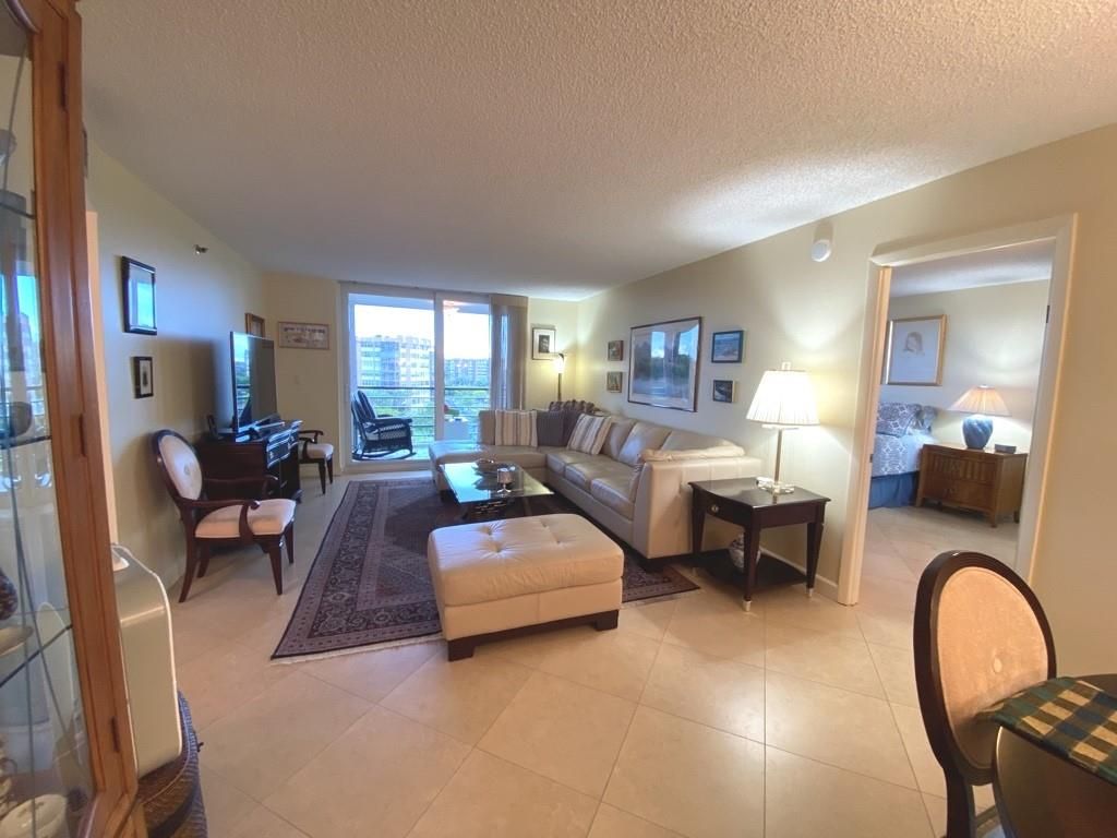 Photo of 900 Saint Charles Pl Pl #614, Pembroke Pines, FL 33026 (MLS # F10336541)