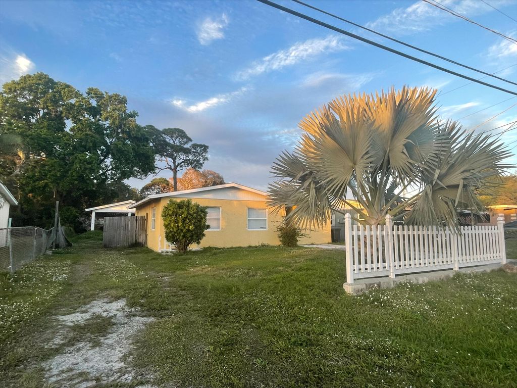 Photo of 948 Kanner Drive, Fort Pierce, FL 34982 (MLS # R10954270)
