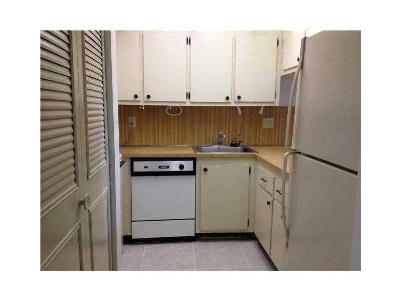 OCEAN DRIVE ESTATES 8-2 B - Residential Lease