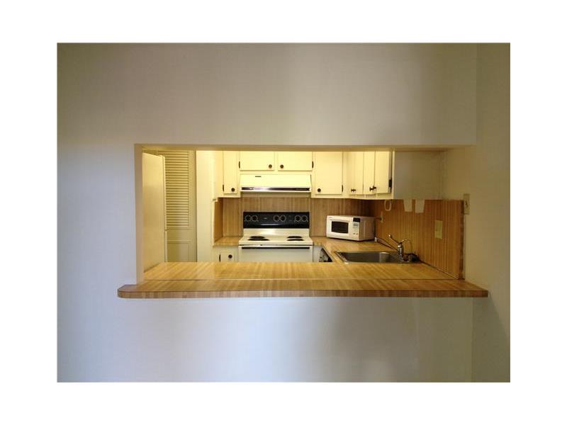 OCEAN DRIVE ESTATES 8-2 B - Residential Lease