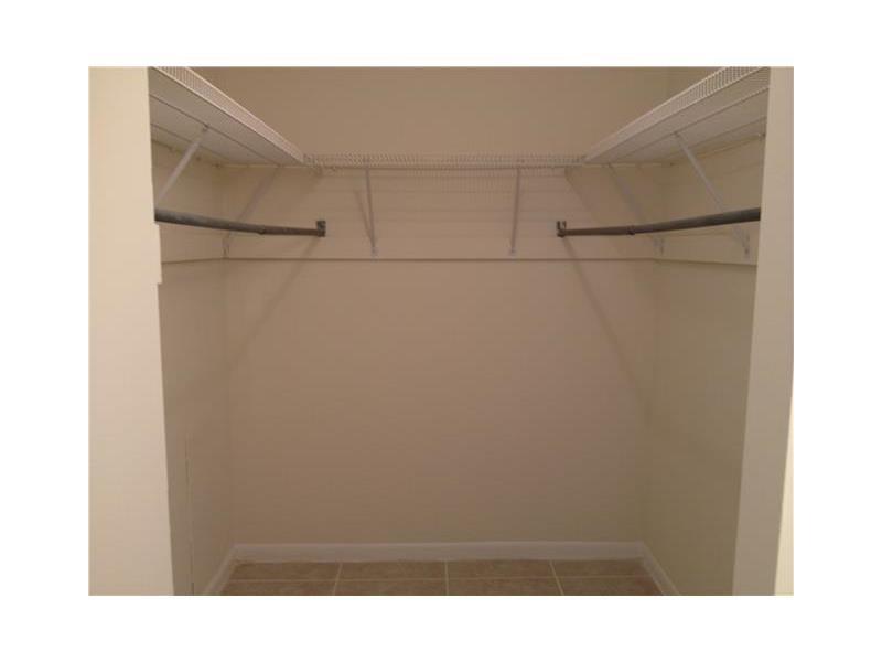 OCEAN DRIVE ESTATES 8-2 B - Residential Lease