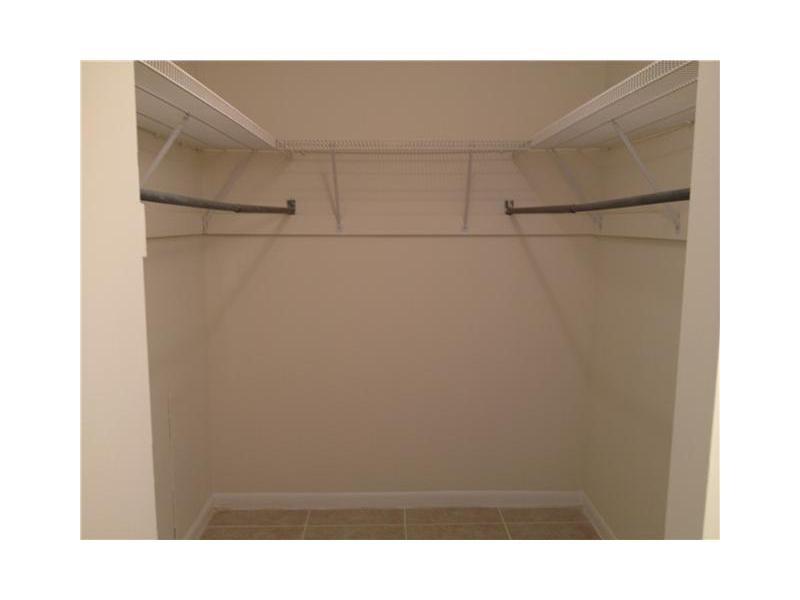 OCEAN DRIVE ESTATES 8-2 B - Residential Lease