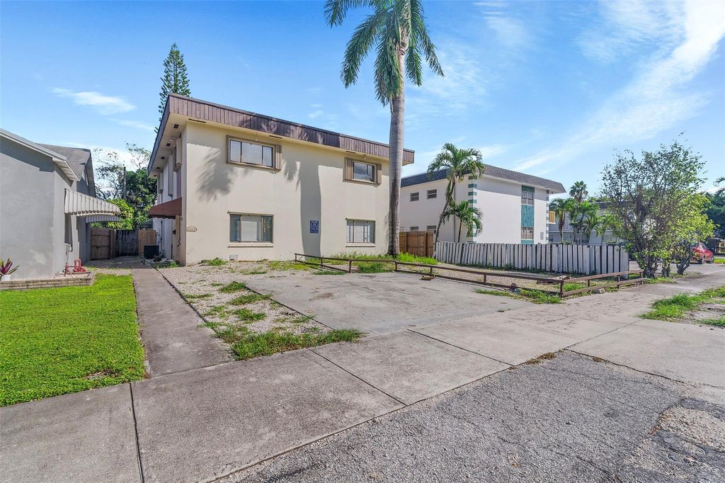 Photo of 2523 Cleveland St, Hollywood, FL 33020 (MLS # F10467032)