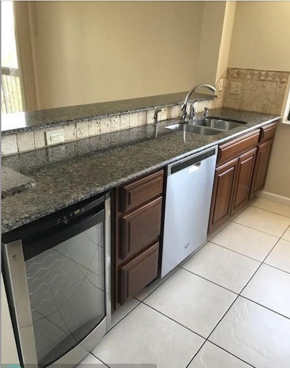 Lakeside Condo - Residential Lease