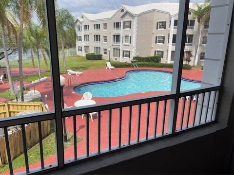 Condominium in Oakland Park FL 2850 Oakland Forest Dr Dr 14.jpg