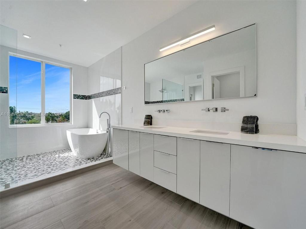 THE ENCLAVE AT LAKE RIDGE - Residential Lease