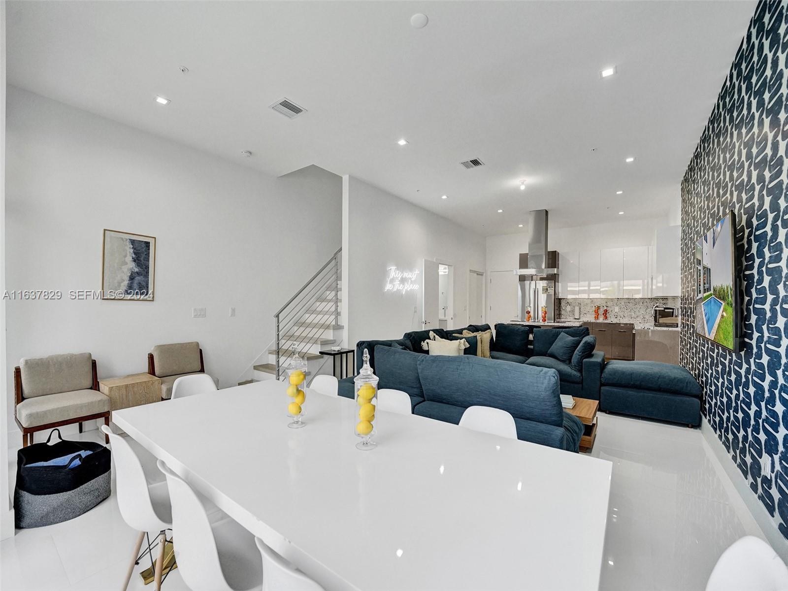 THE ENCLAVE AT LAKE RIDGE - Residential Lease