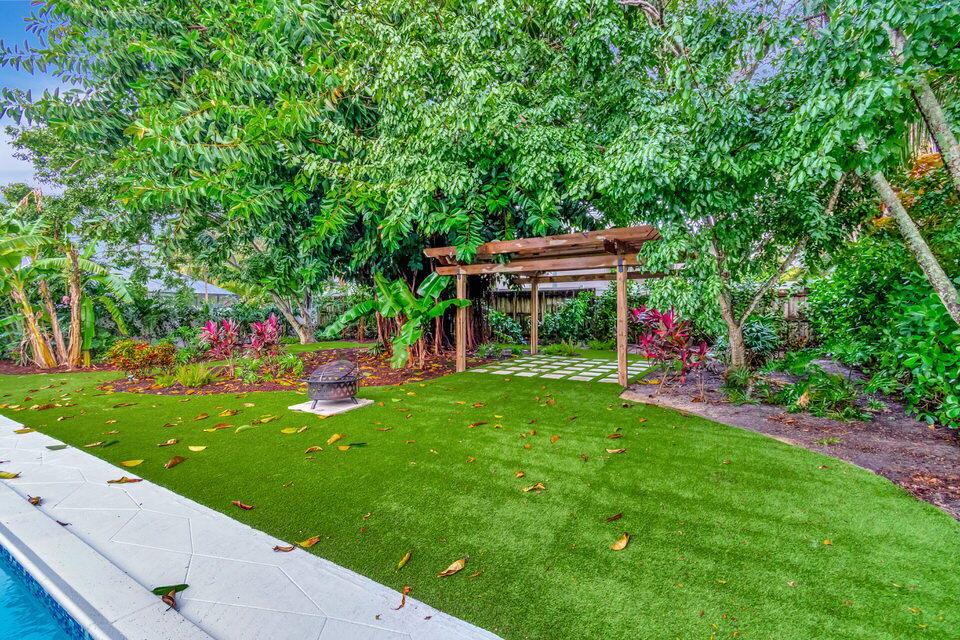 Photo of 362 NW 6th Court, Boca Raton, FL 33432 (MLS # R11035111)