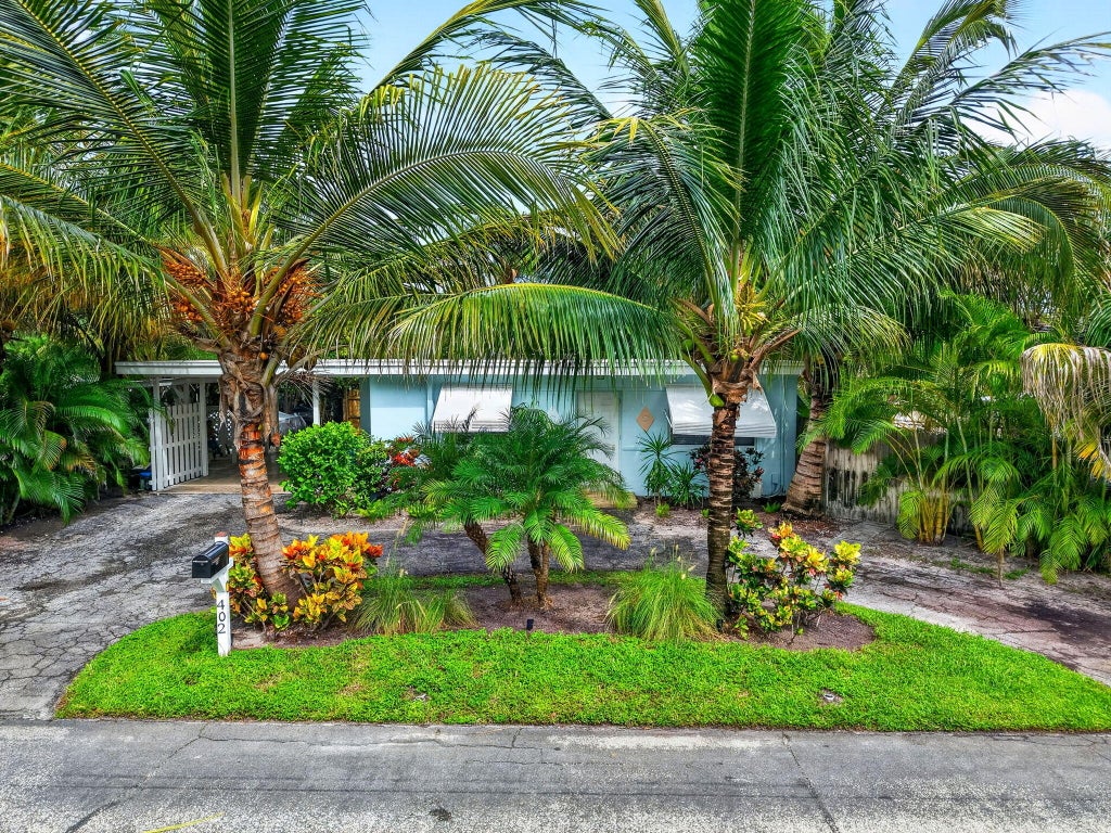 Photo of 402 SE 1st Street SE, Boynton Beach, FL 33435 (MLS # B26082171)