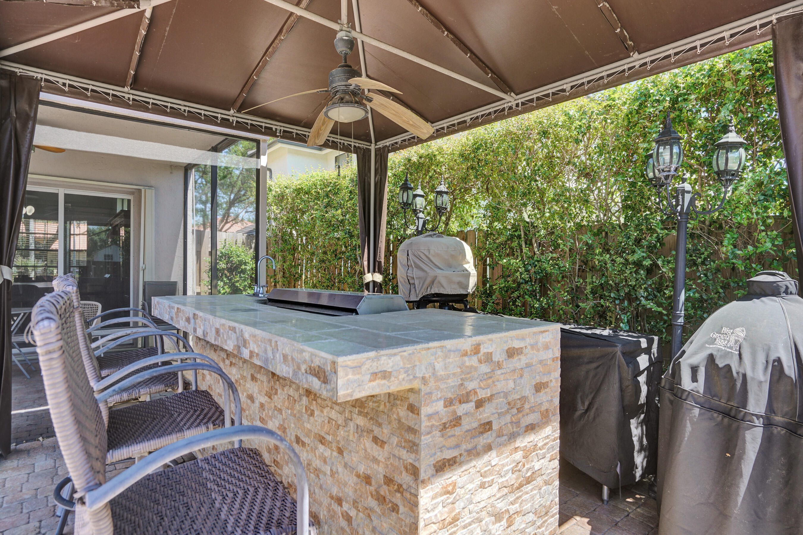 EMBASSY LAKES - Residential