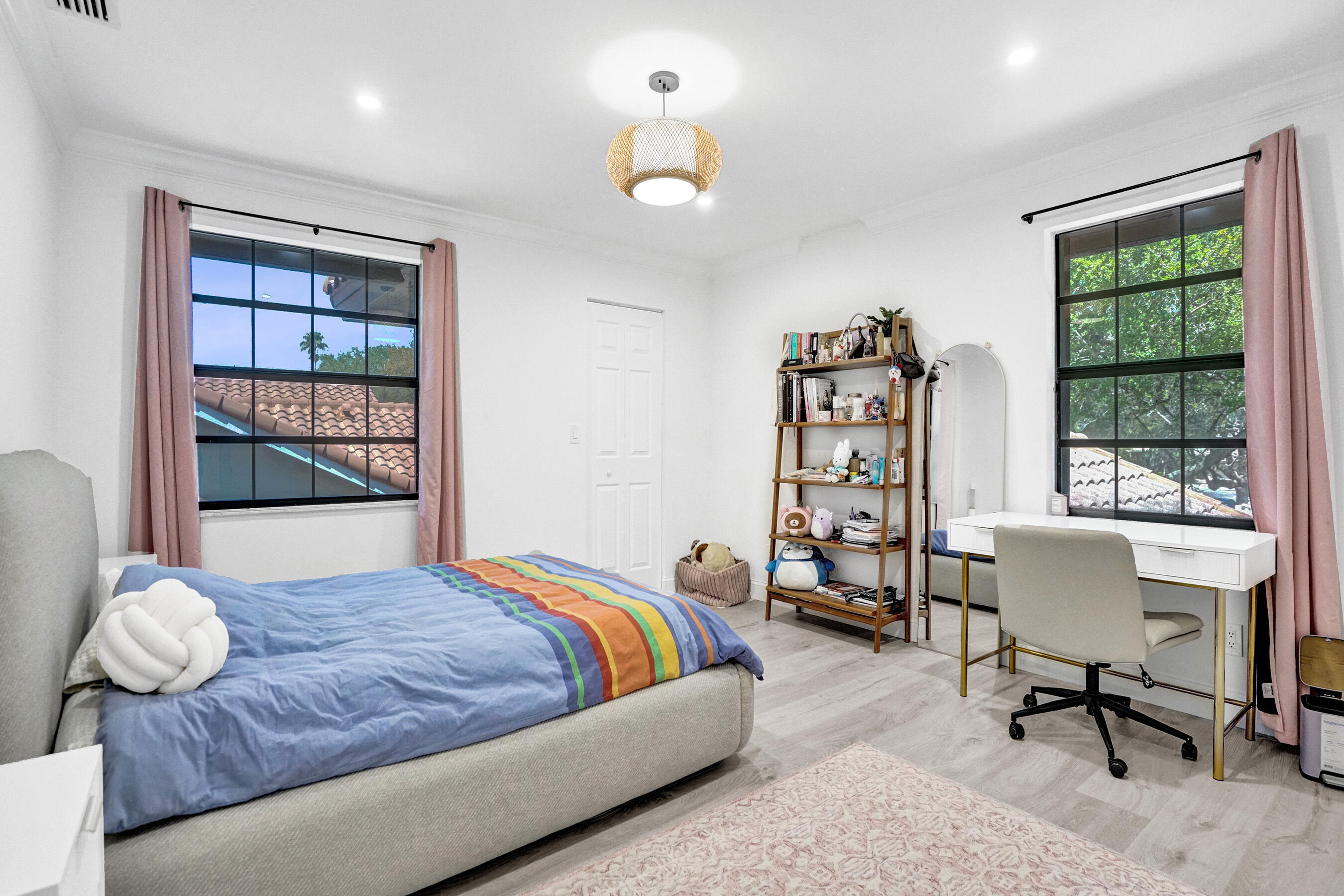 EMBASSY LAKES - Residential