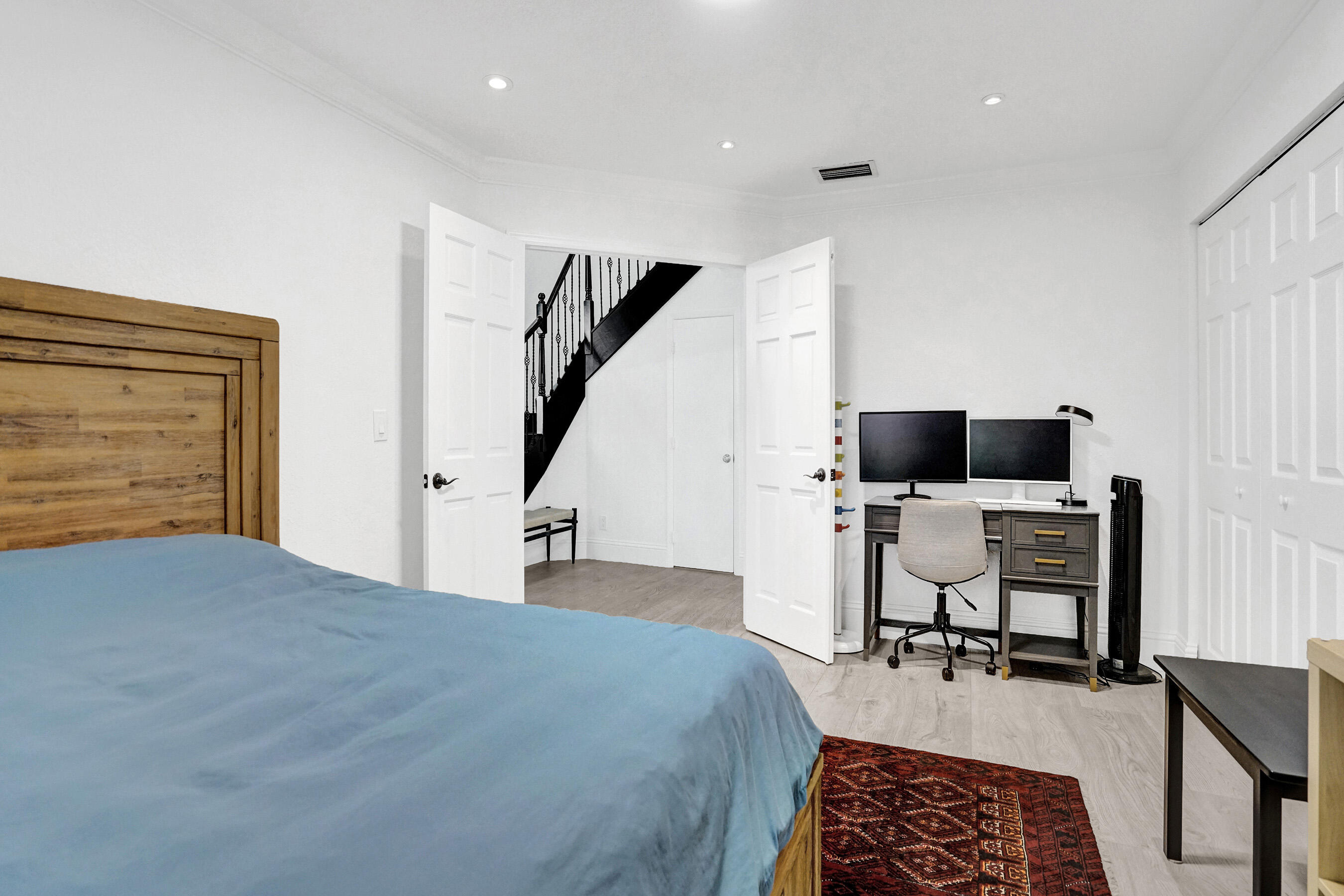 EMBASSY LAKES - Residential