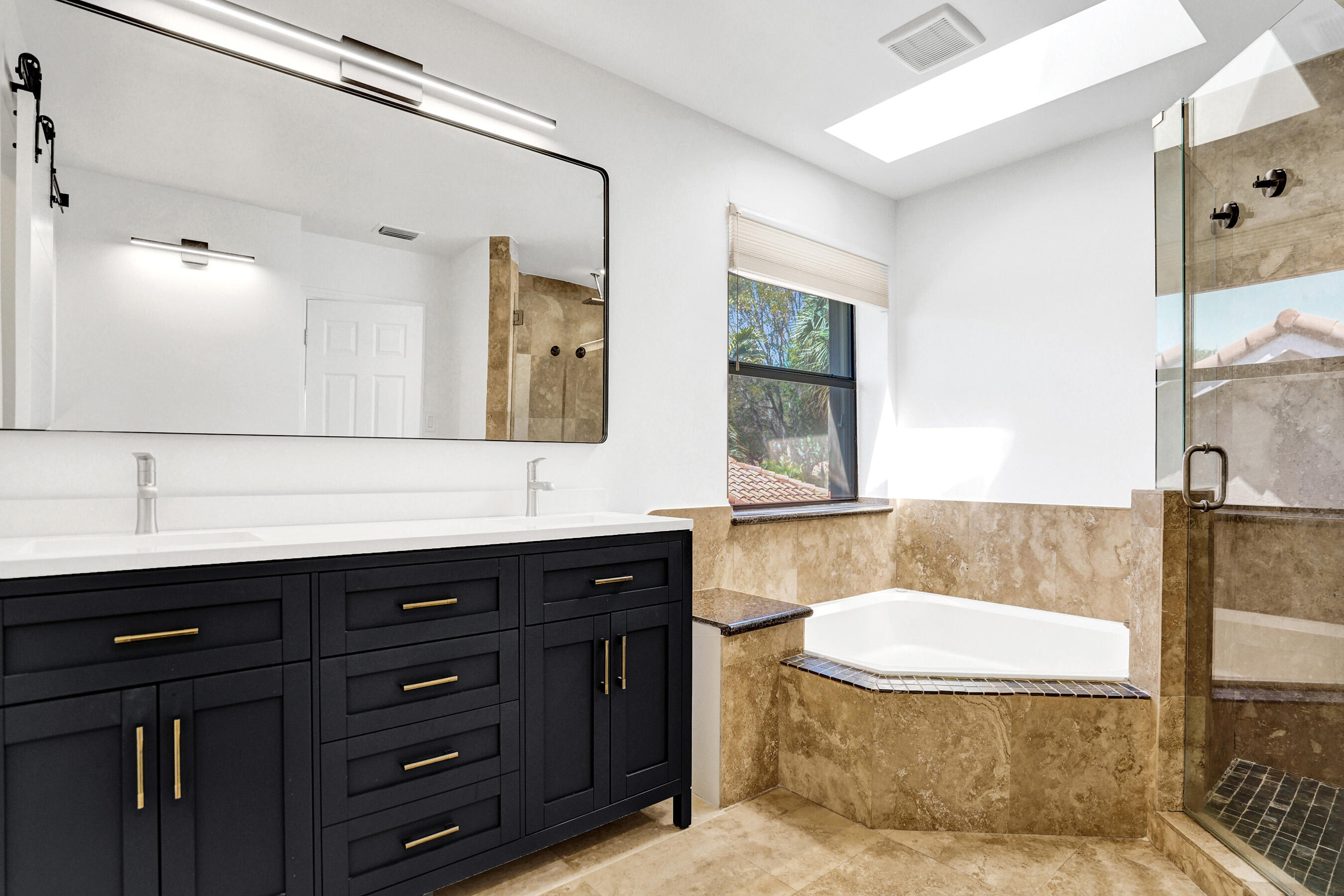 EMBASSY LAKES - Residential