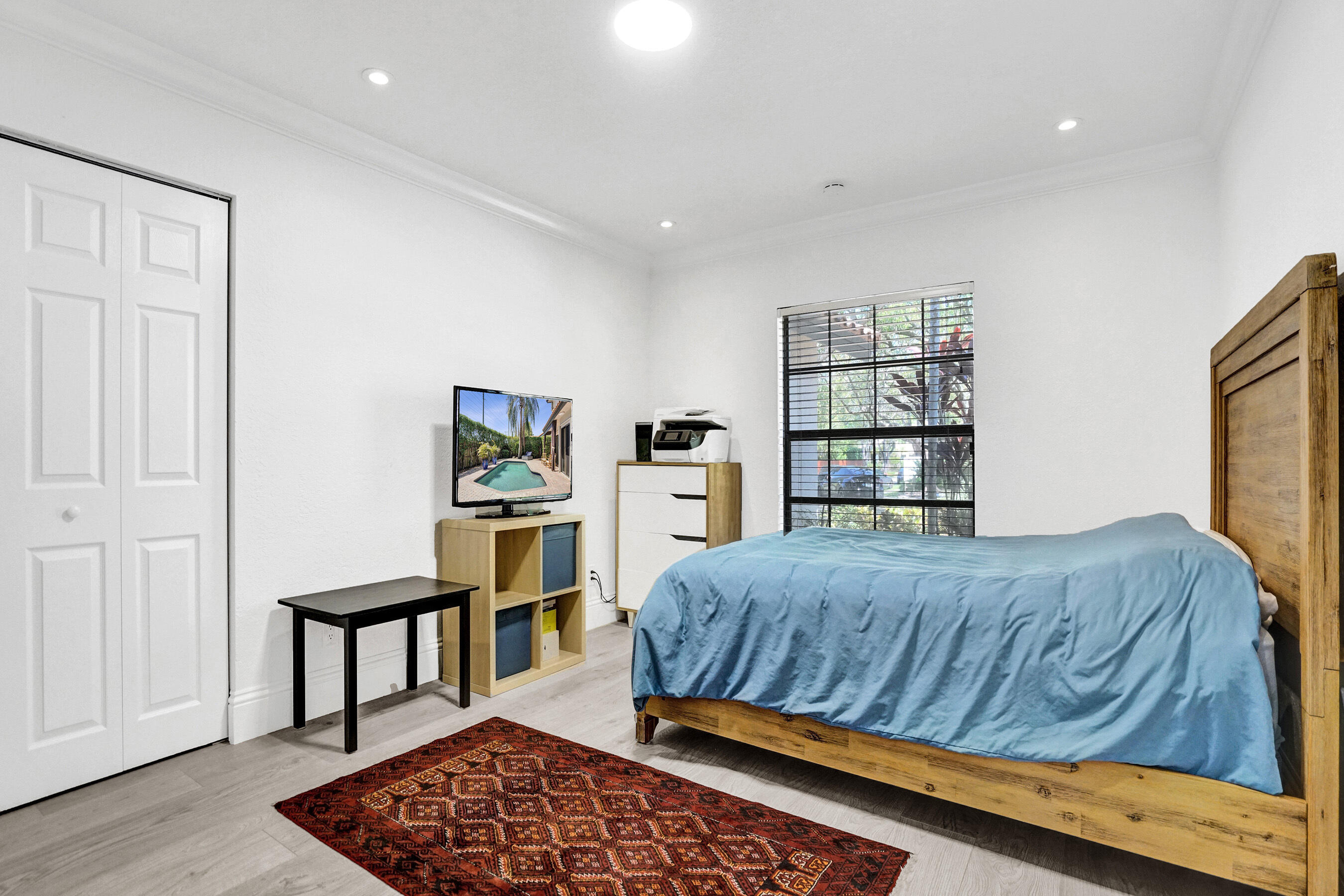 EMBASSY LAKES - Residential