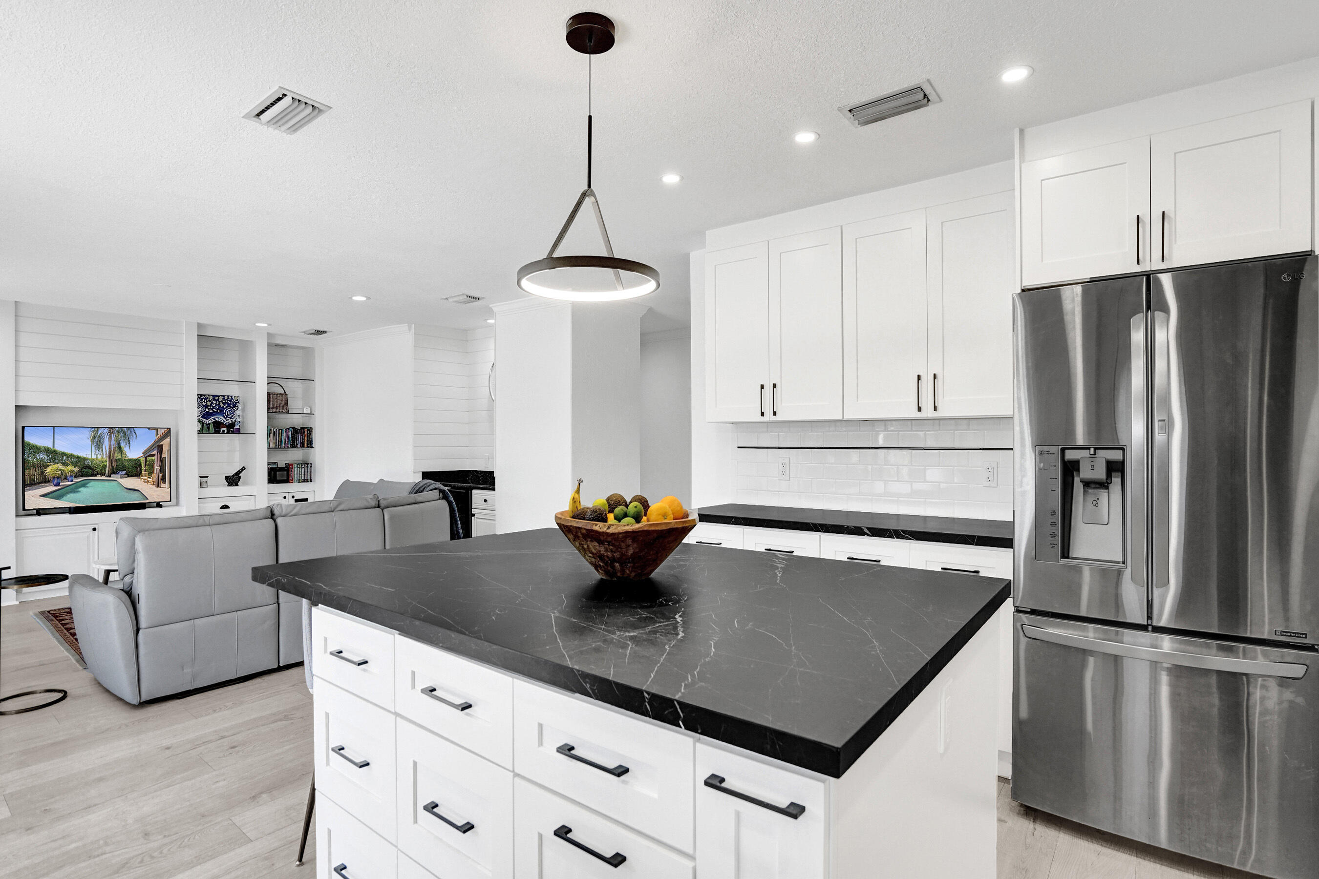 EMBASSY LAKES - Residential