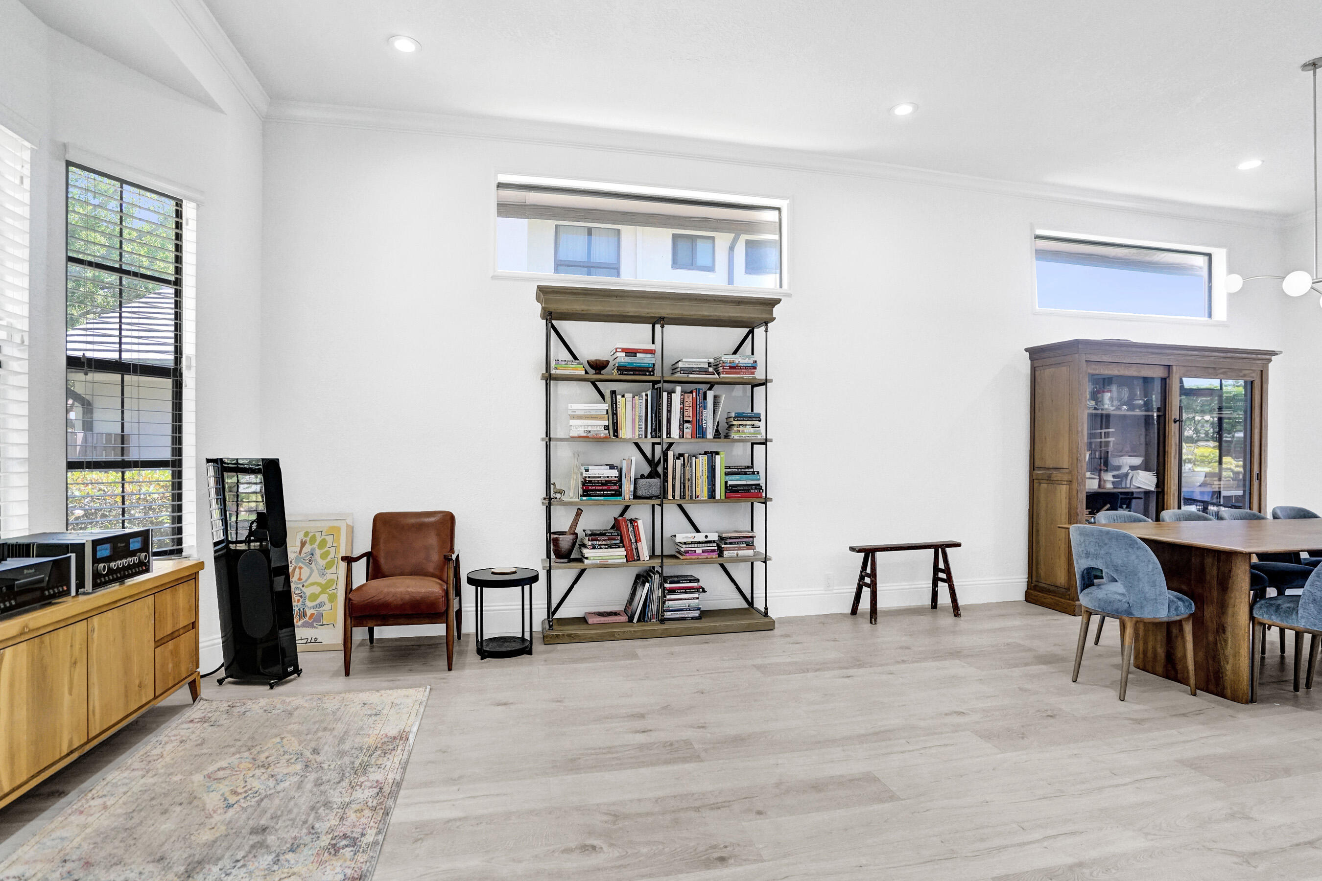 EMBASSY LAKES - Residential