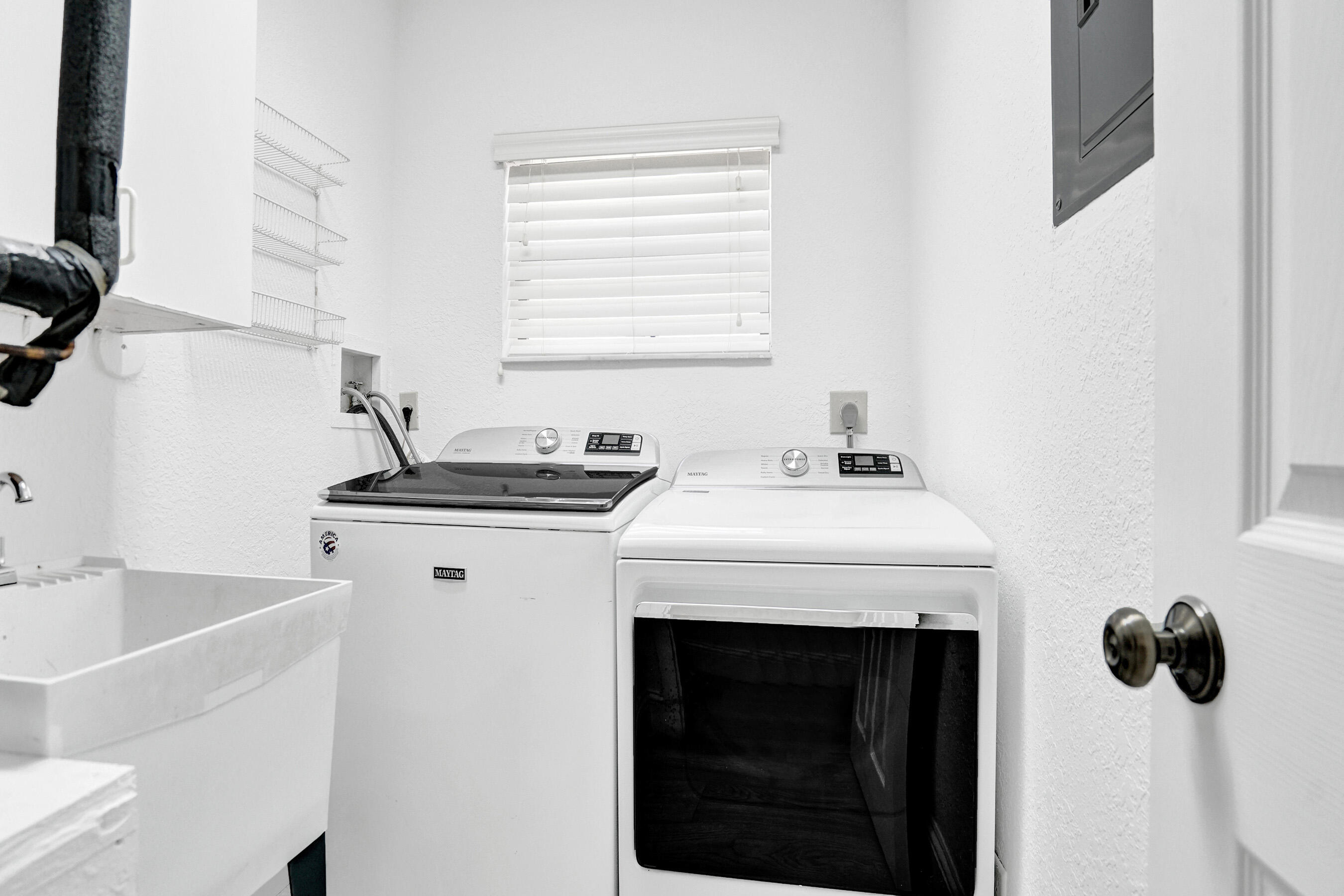 EMBASSY LAKES - Residential