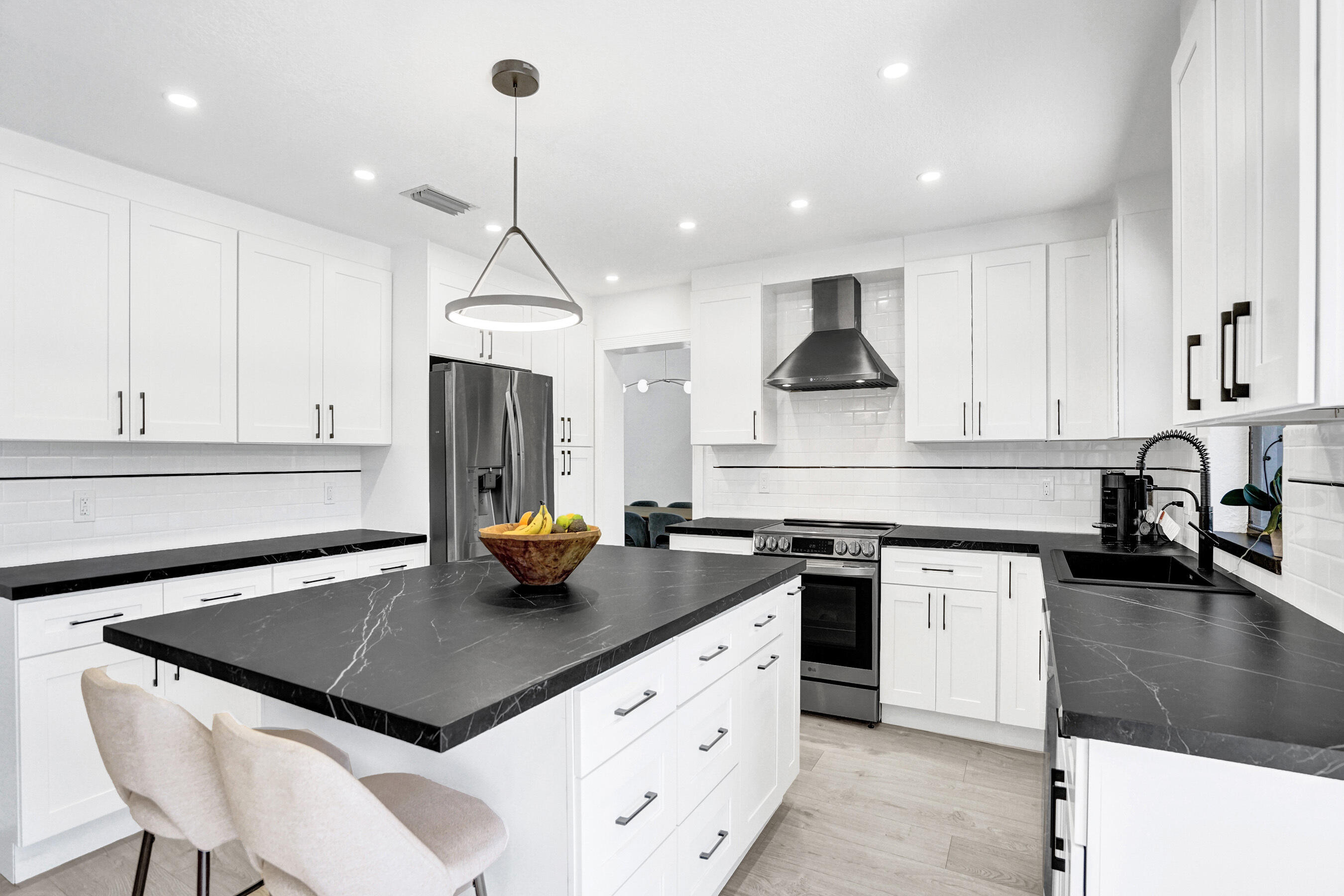 EMBASSY LAKES - Residential