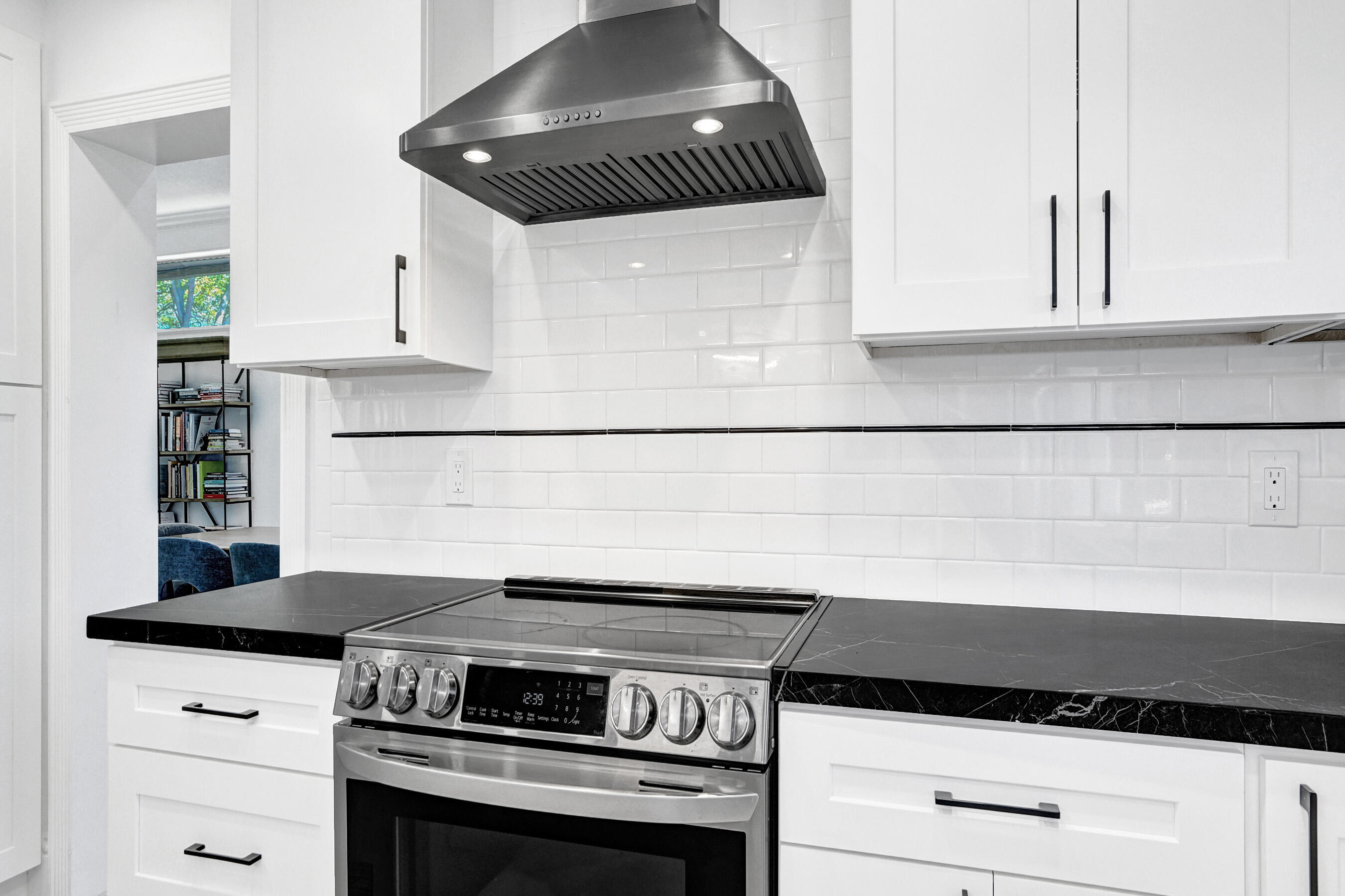 EMBASSY LAKES - Residential