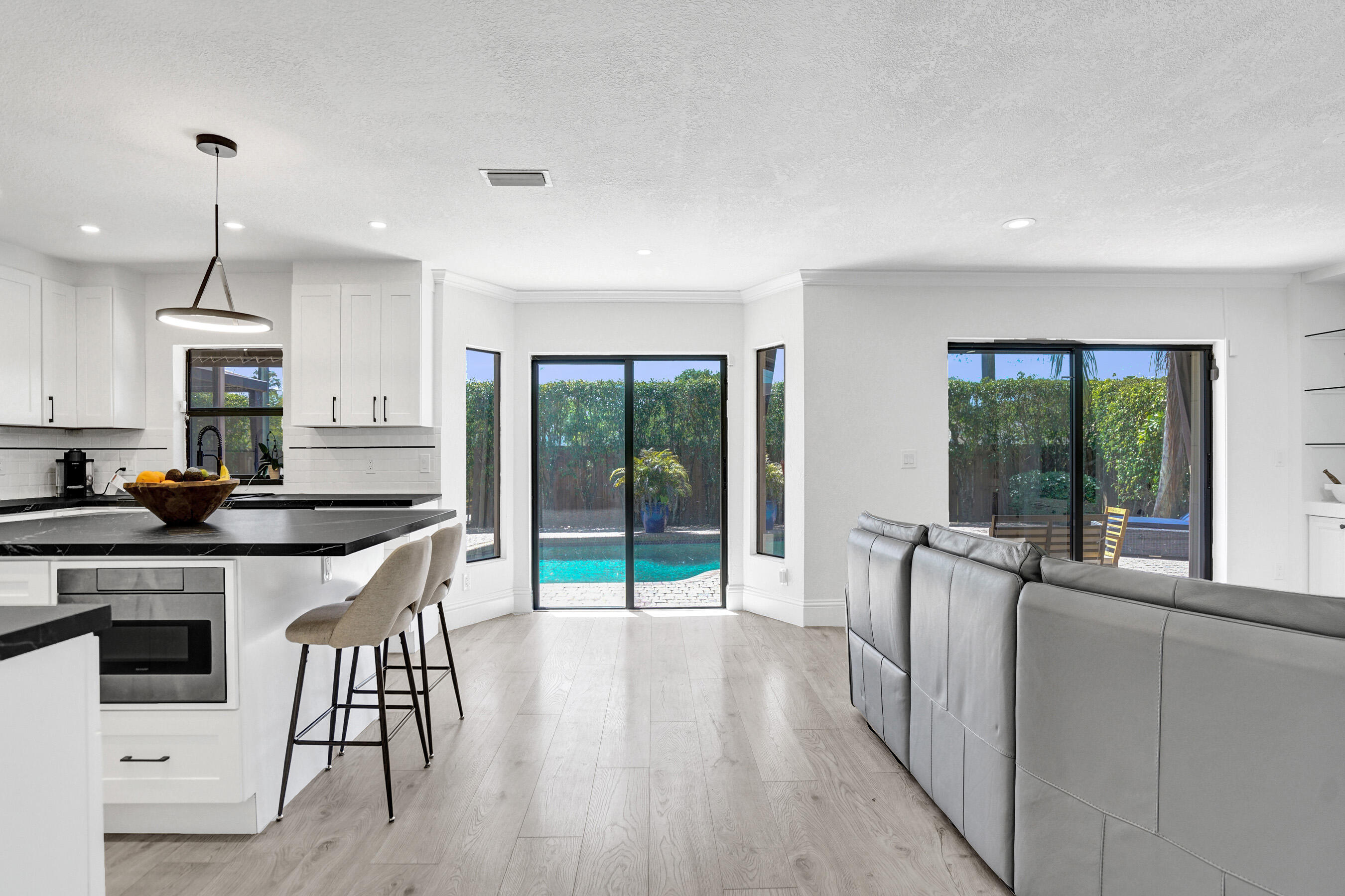 EMBASSY LAKES - Residential