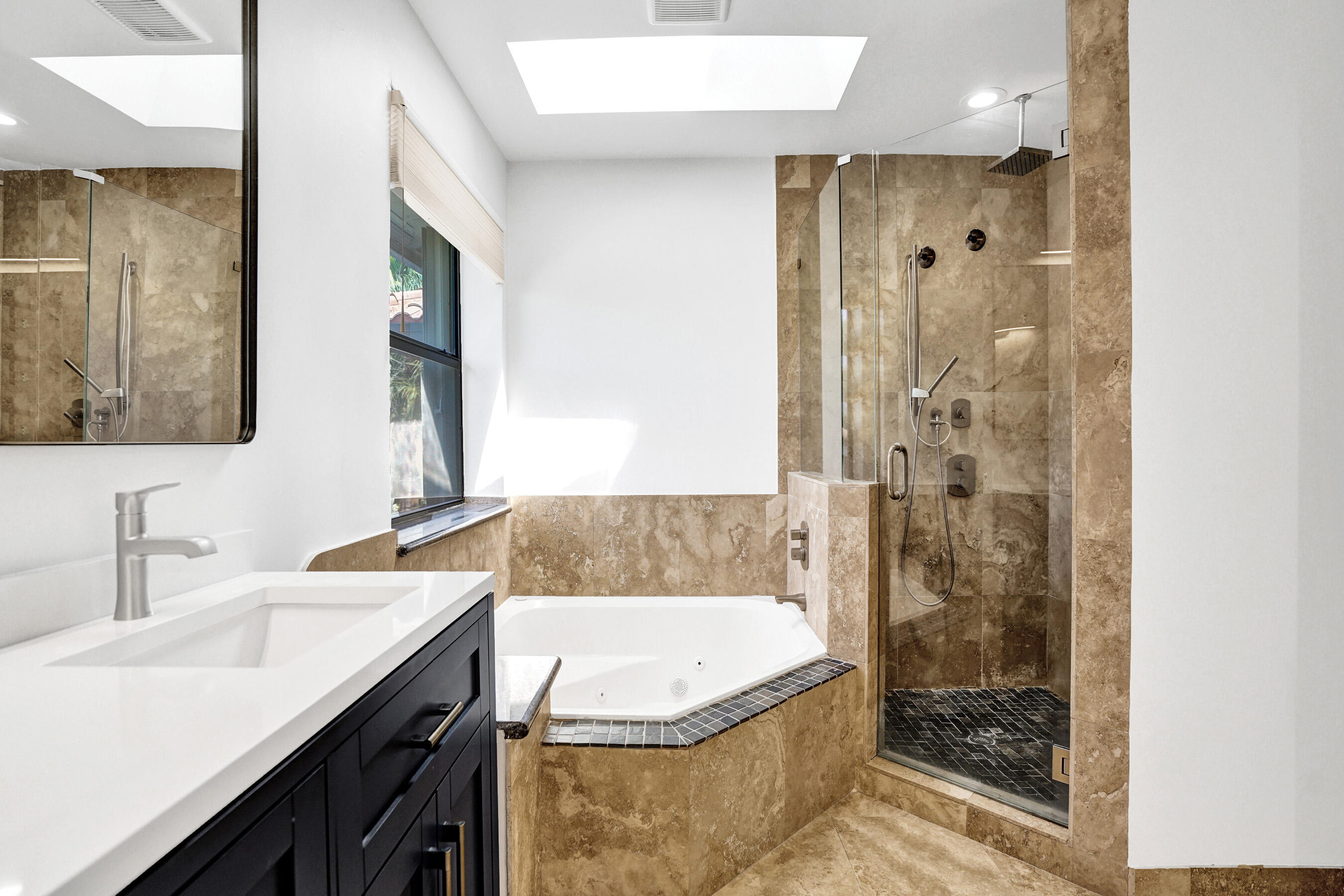 EMBASSY LAKES - Residential