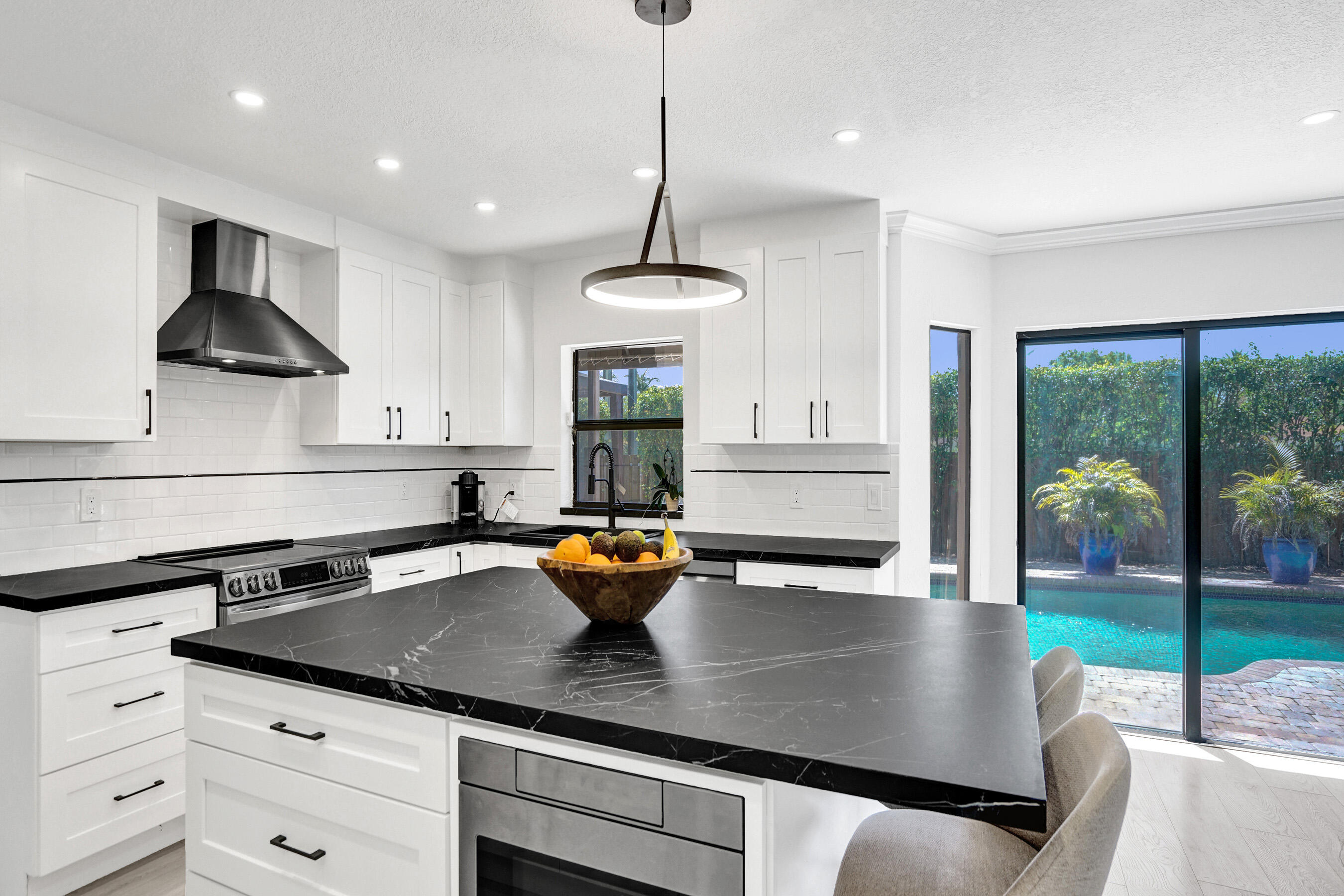 EMBASSY LAKES - Residential