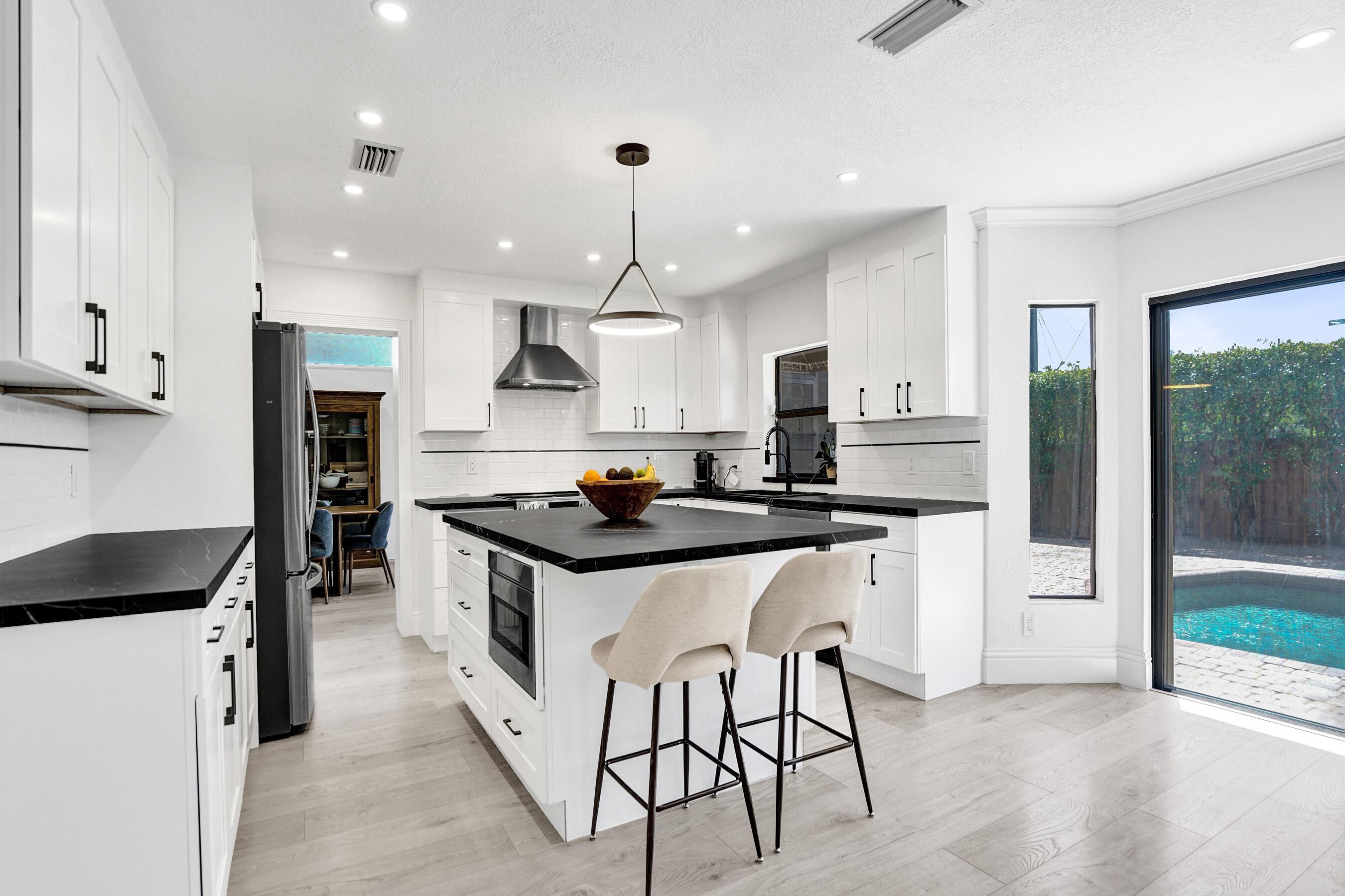 EMBASSY LAKES - Residential