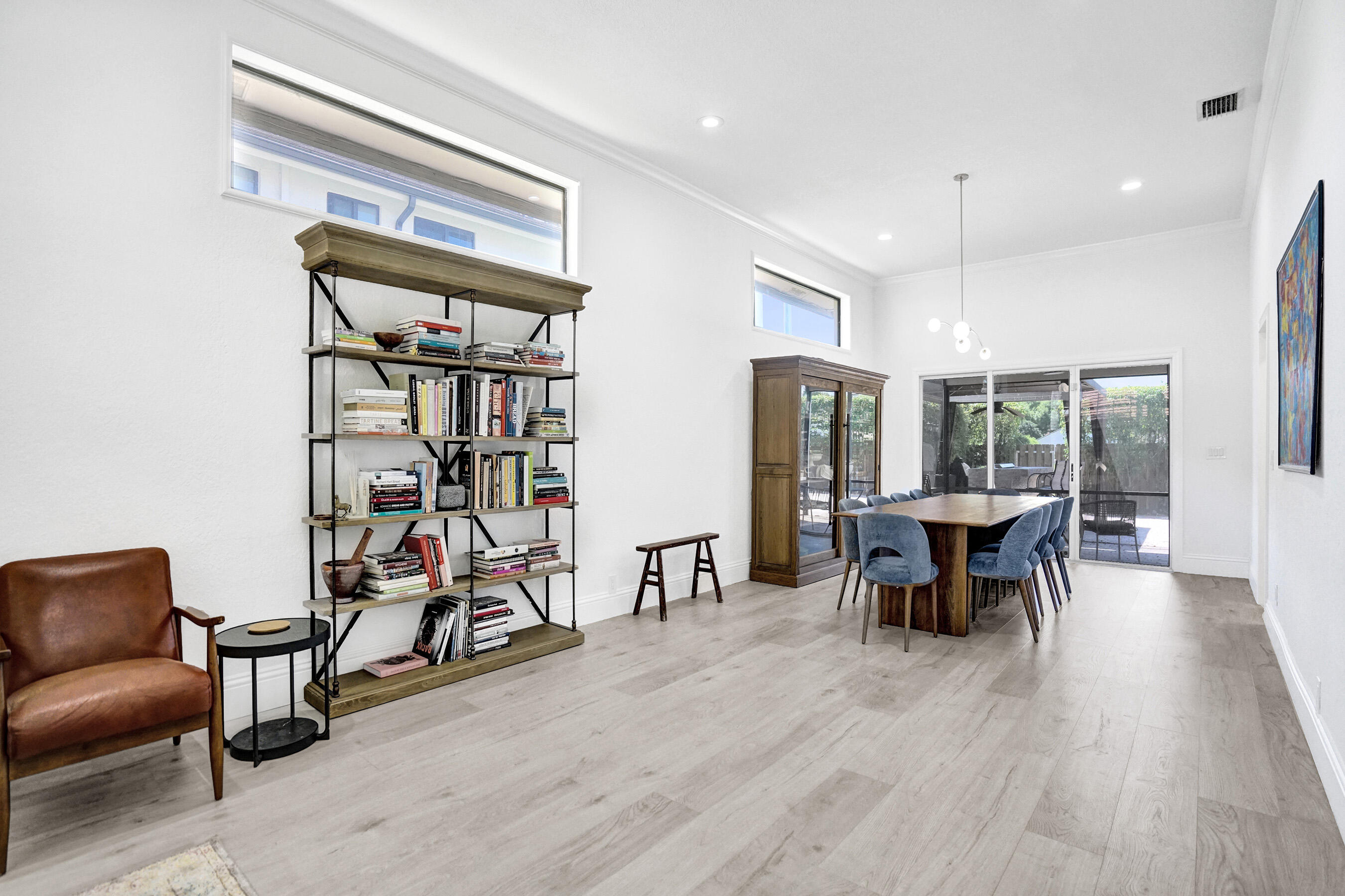EMBASSY LAKES - Residential