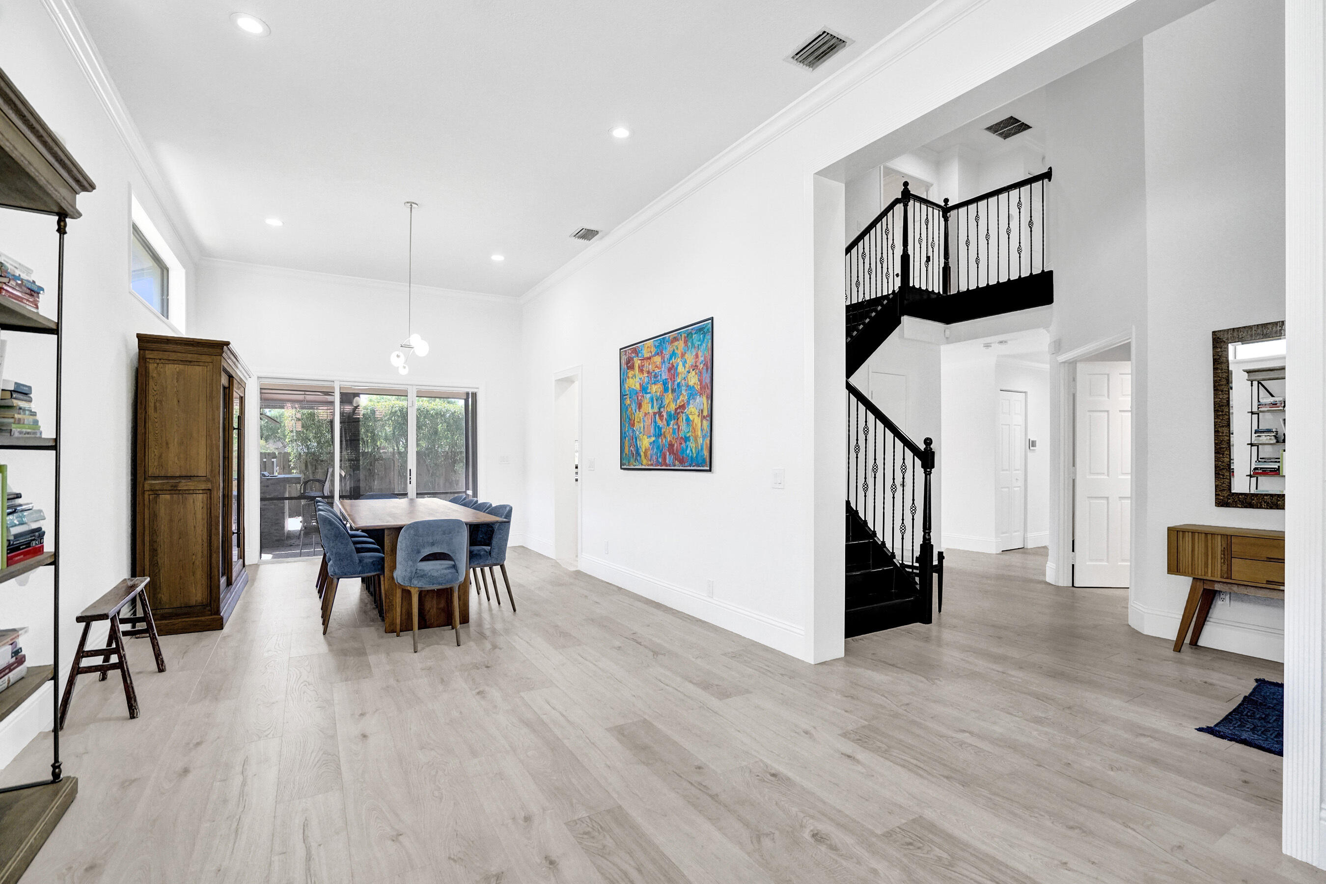 EMBASSY LAKES - Residential