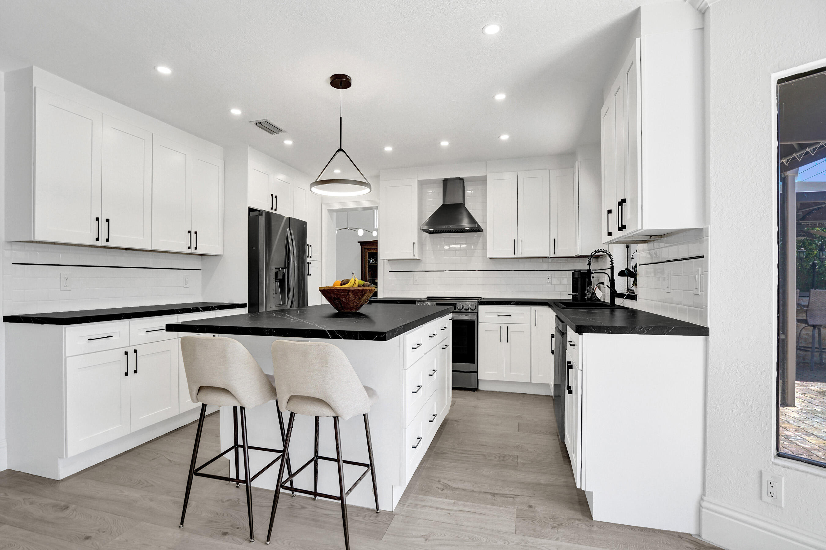 EMBASSY LAKES - Residential
