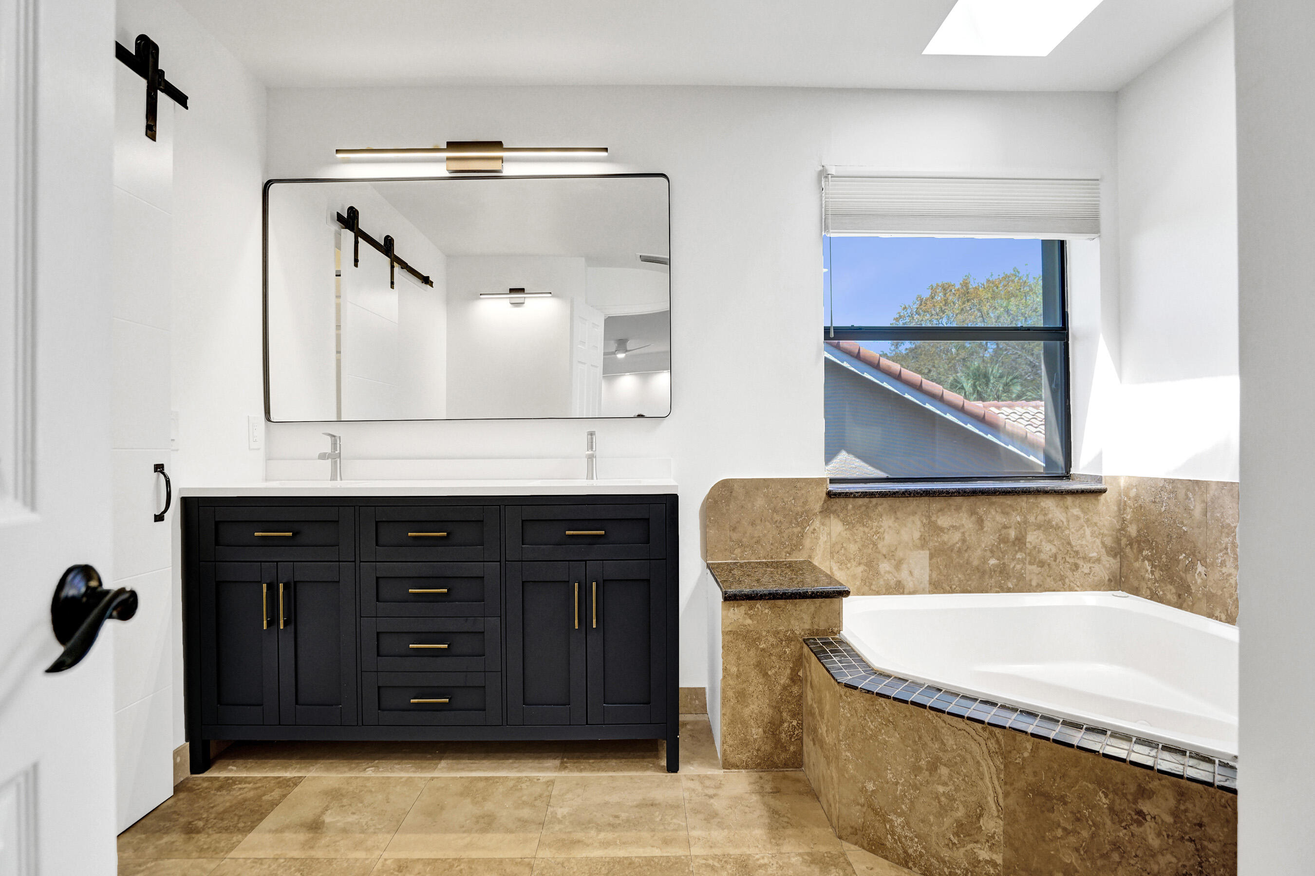 EMBASSY LAKES - Residential