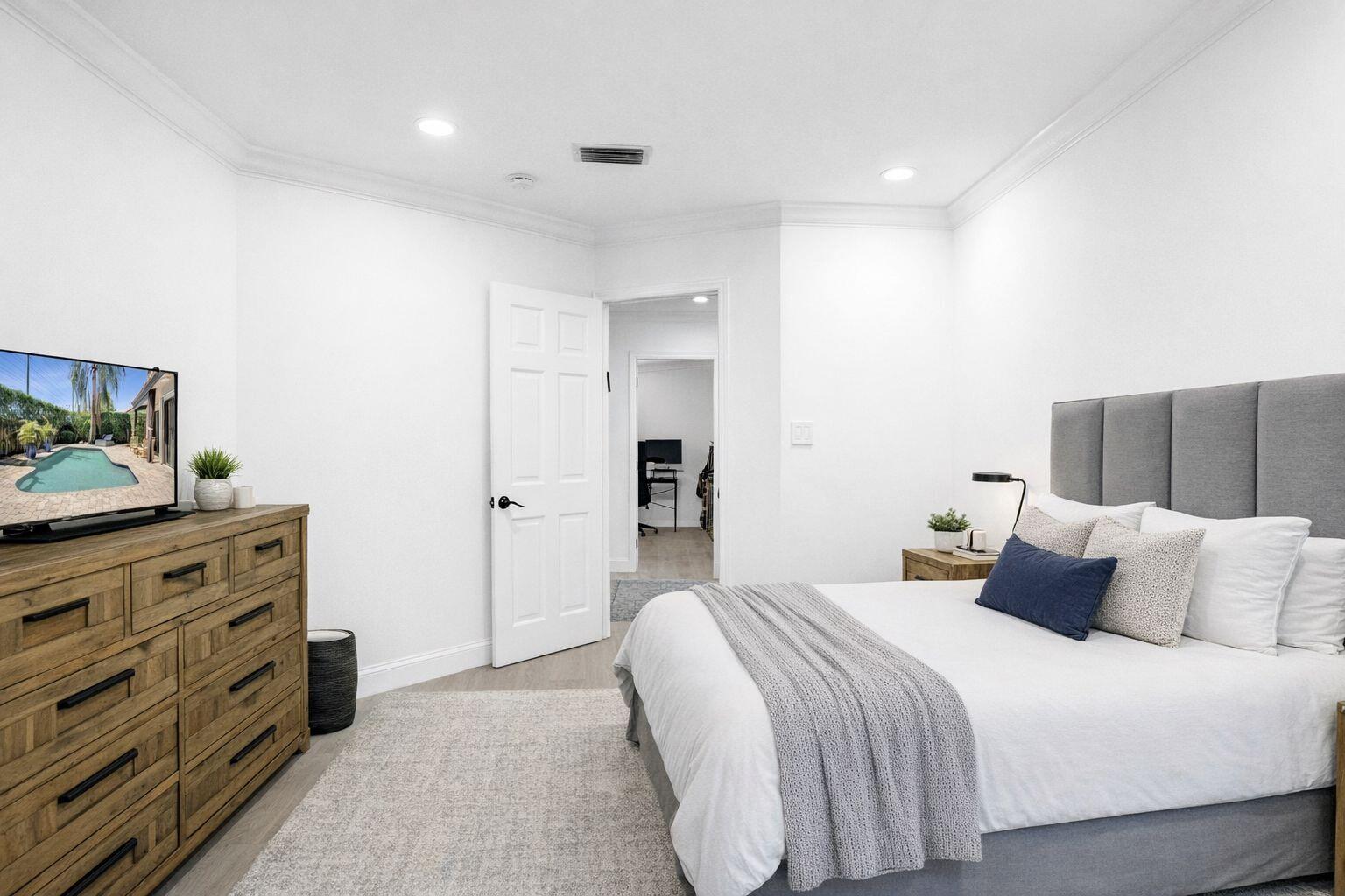EMBASSY LAKES - Residential