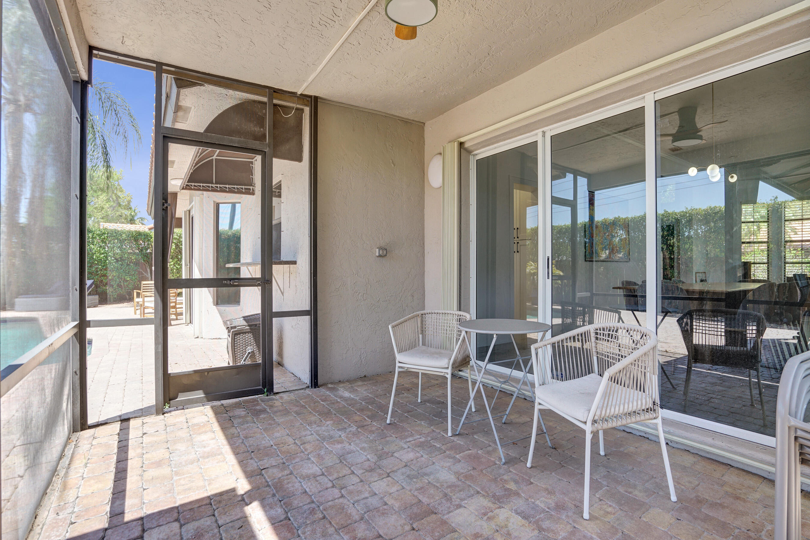EMBASSY LAKES - Residential