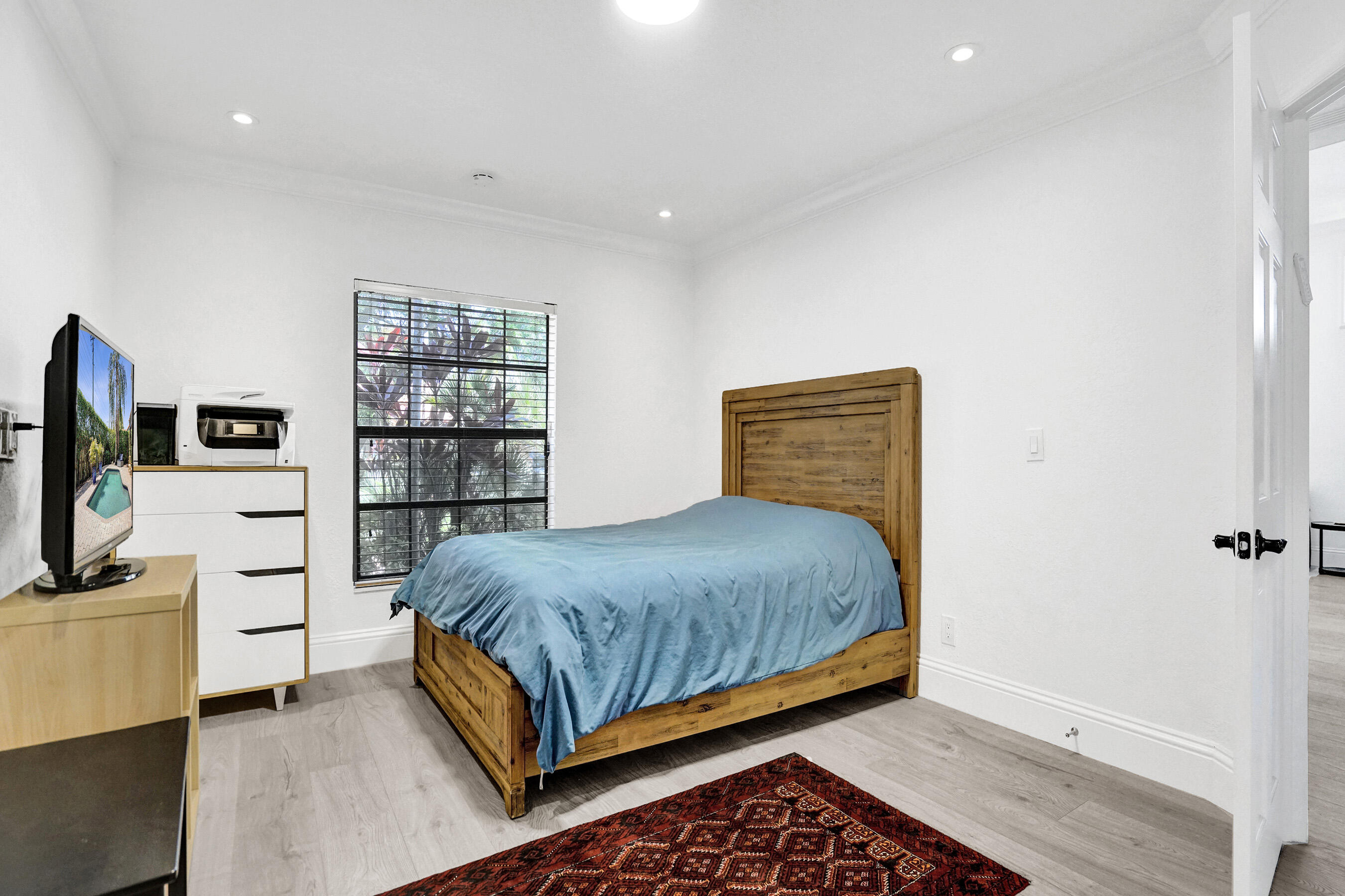 EMBASSY LAKES - Residential