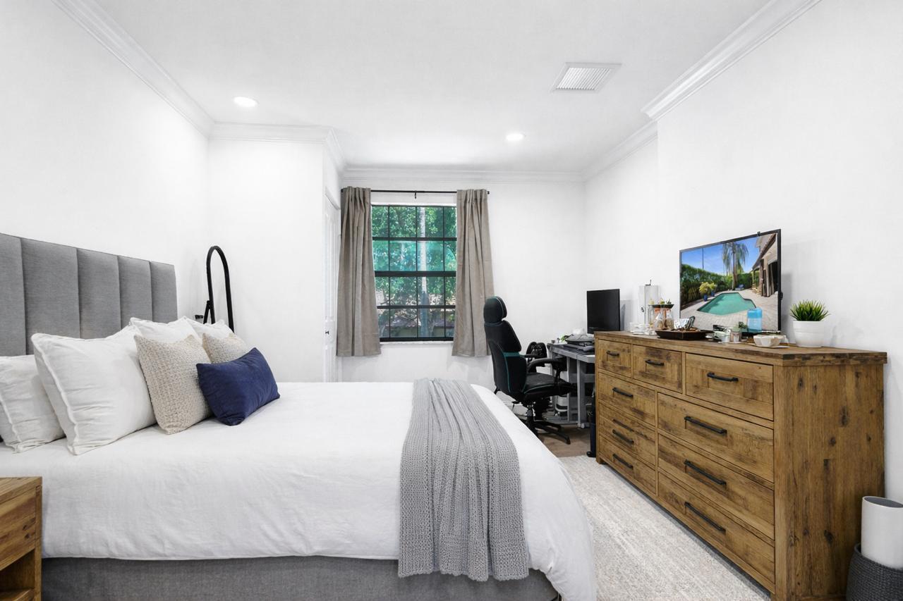 EMBASSY LAKES - Residential