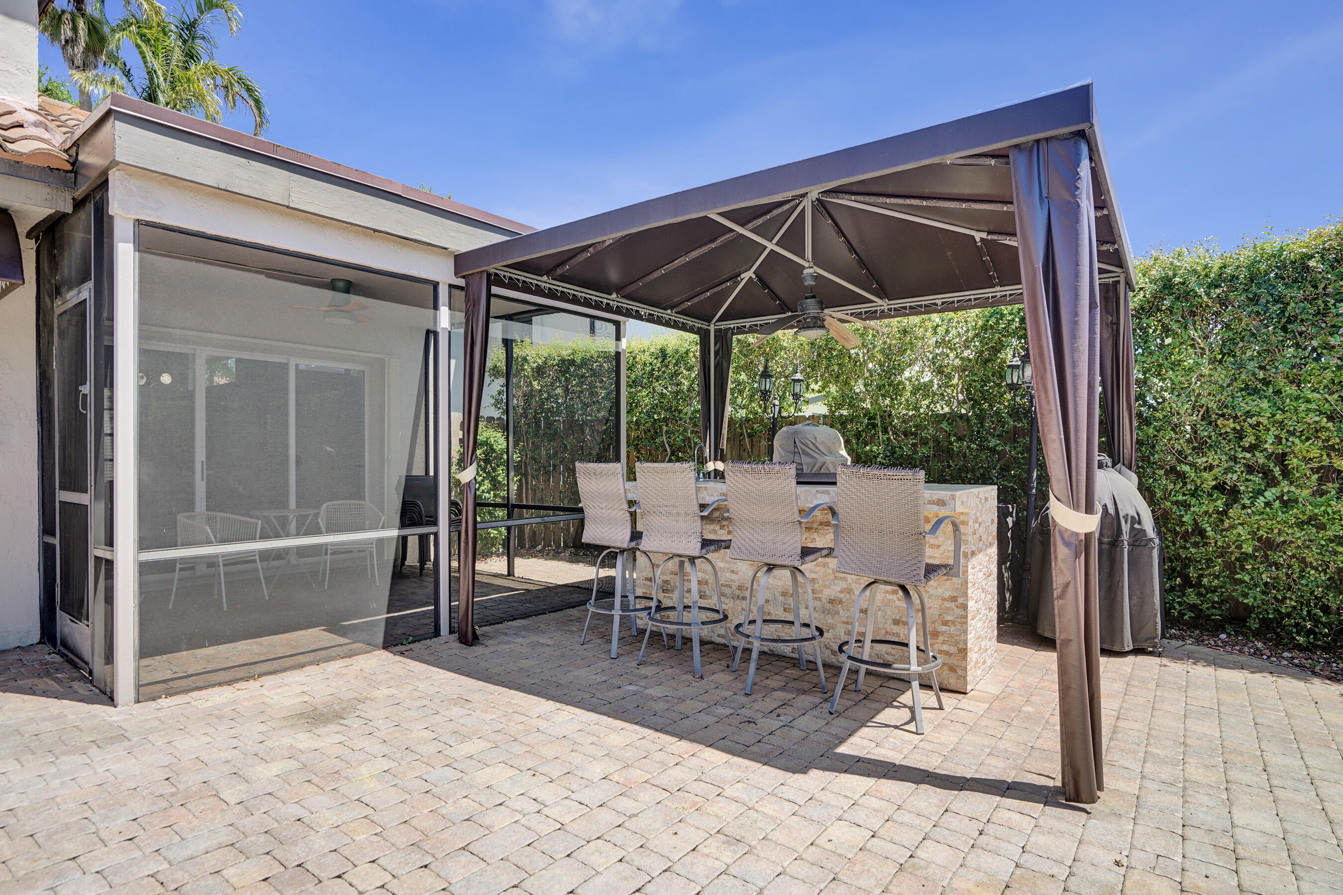 EMBASSY LAKES - Residential