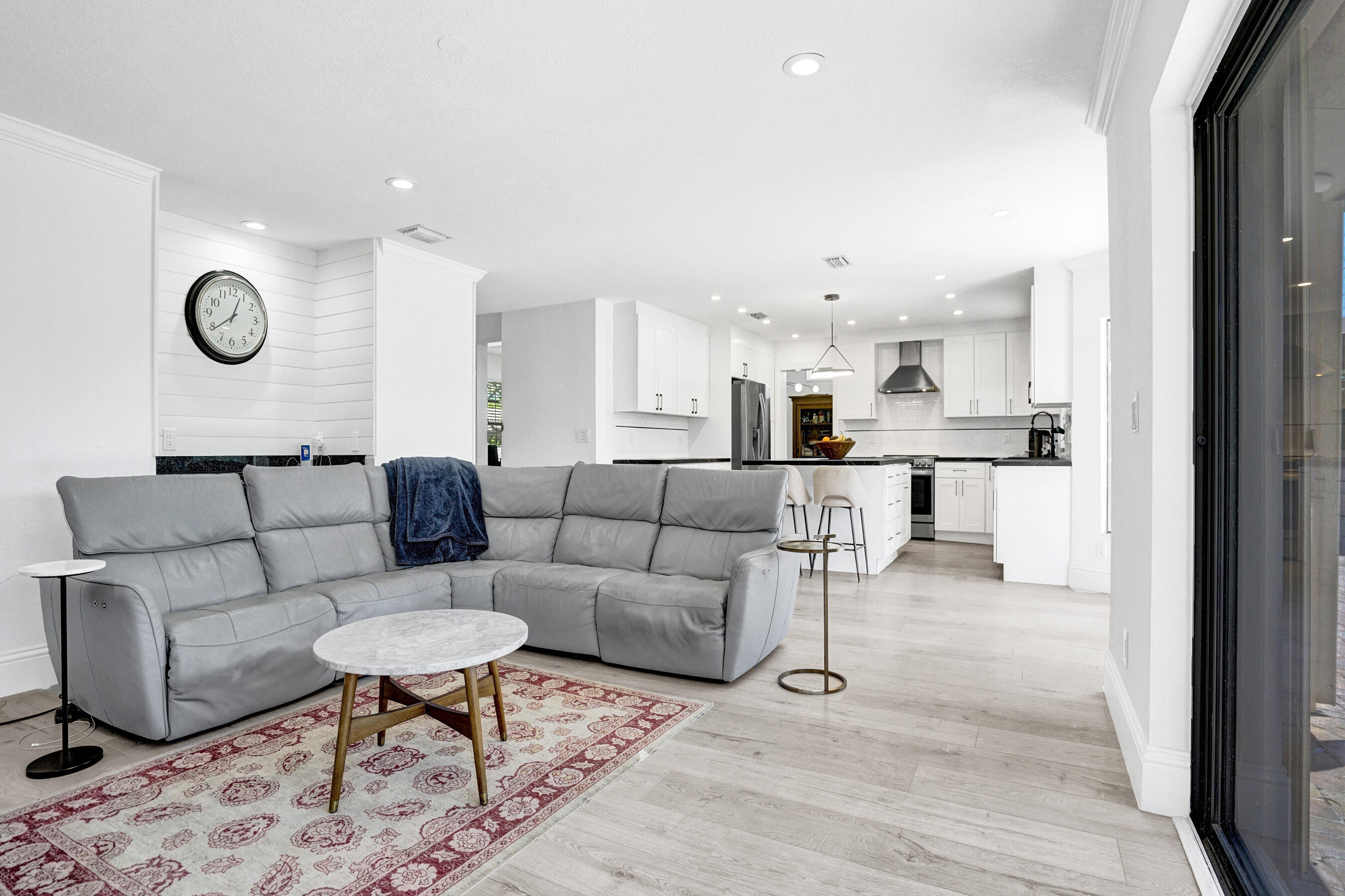 EMBASSY LAKES - Residential