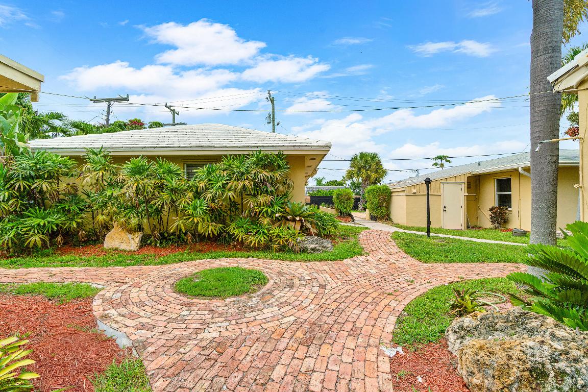 View photos, virtual tours, details... 2637 W West Way A