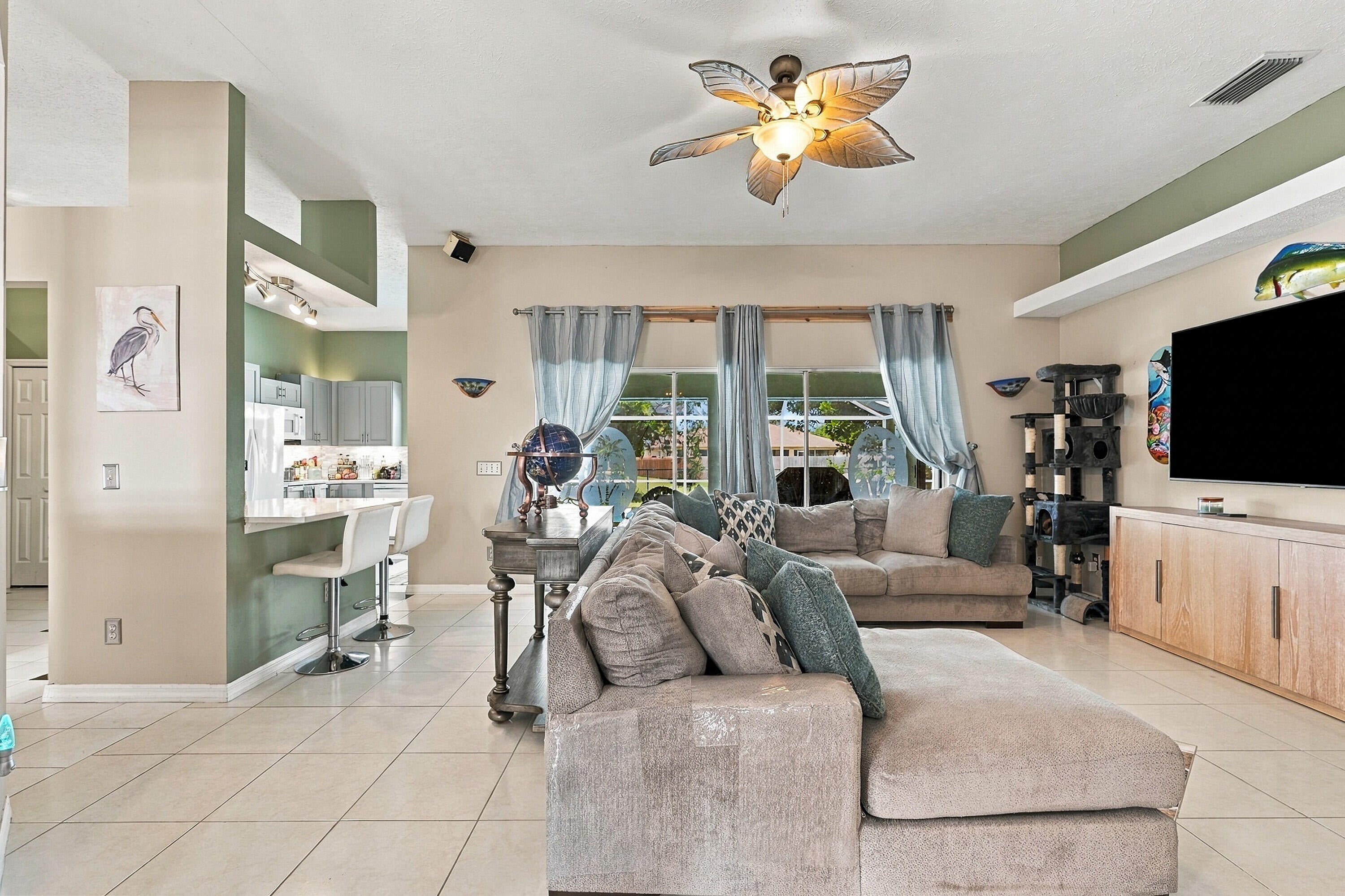 2801 SE Hutchings Avenue, Port St Lucie, FL, 34952/$550,000 3 2801 SE Hutchings Avenue