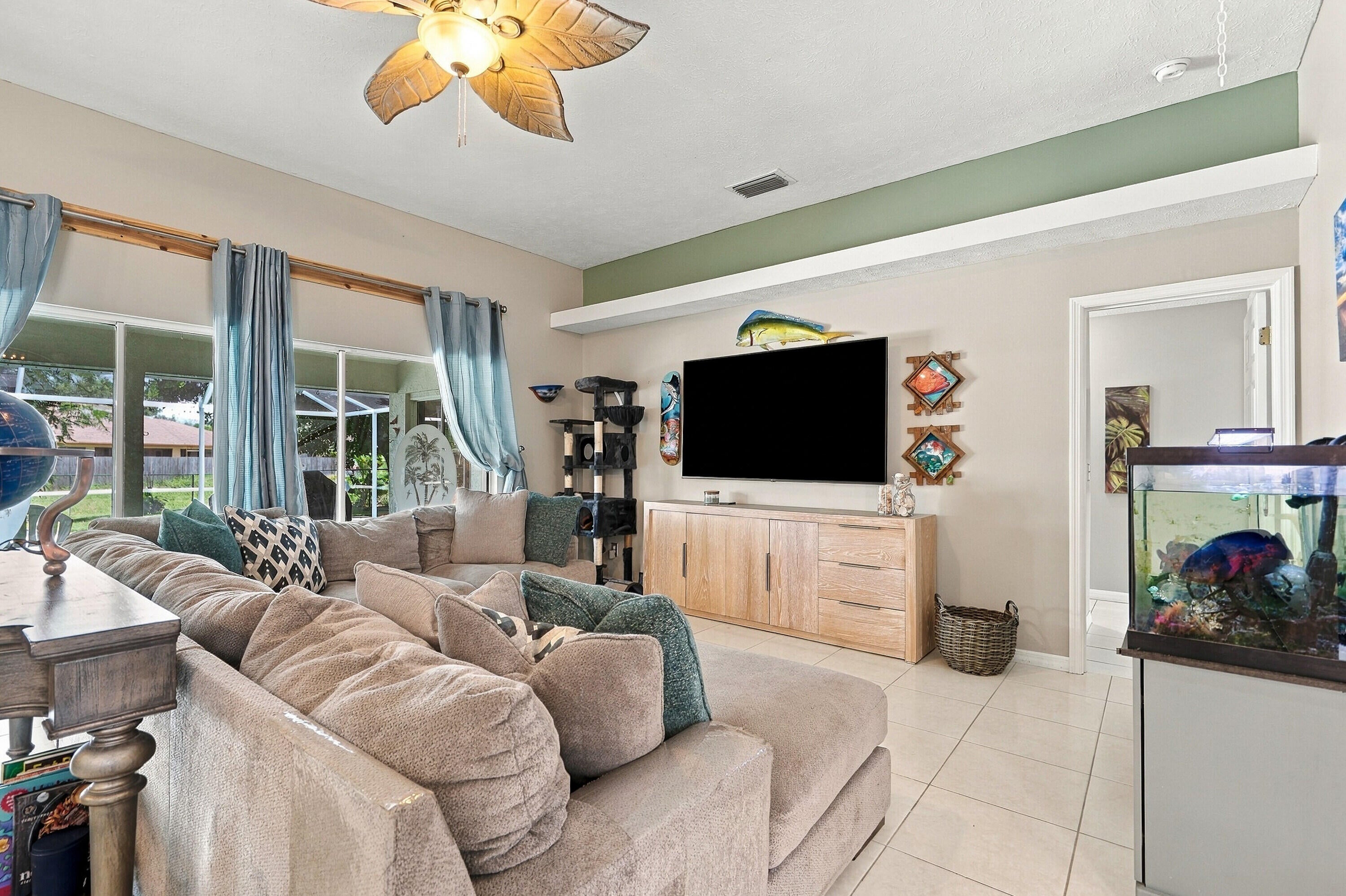 2801 SE Hutchings Avenue, Port St Lucie, FL, 34952/$550,000 4 2801 SE Hutchings Avenue