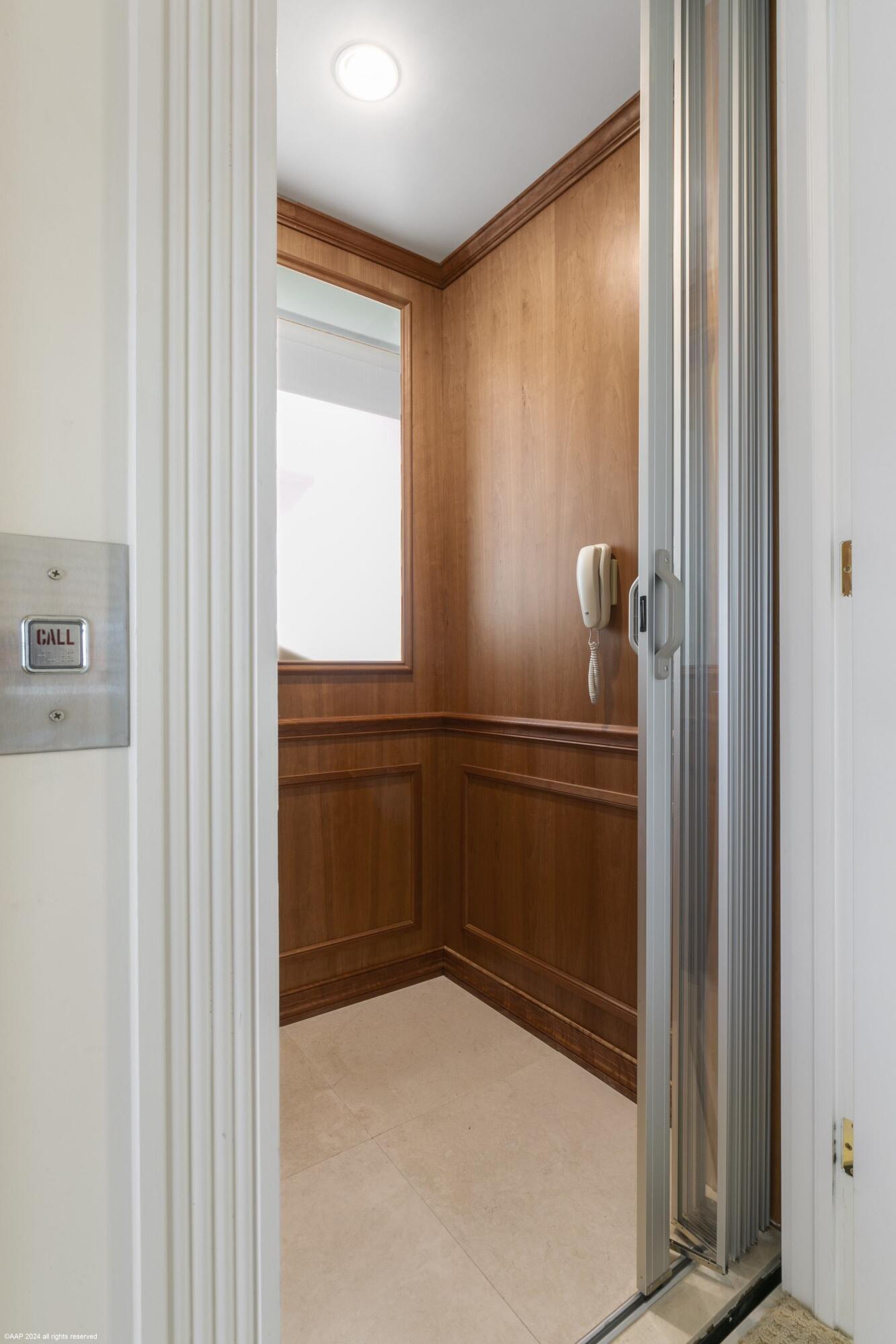 SAILFISH POINT - Residential