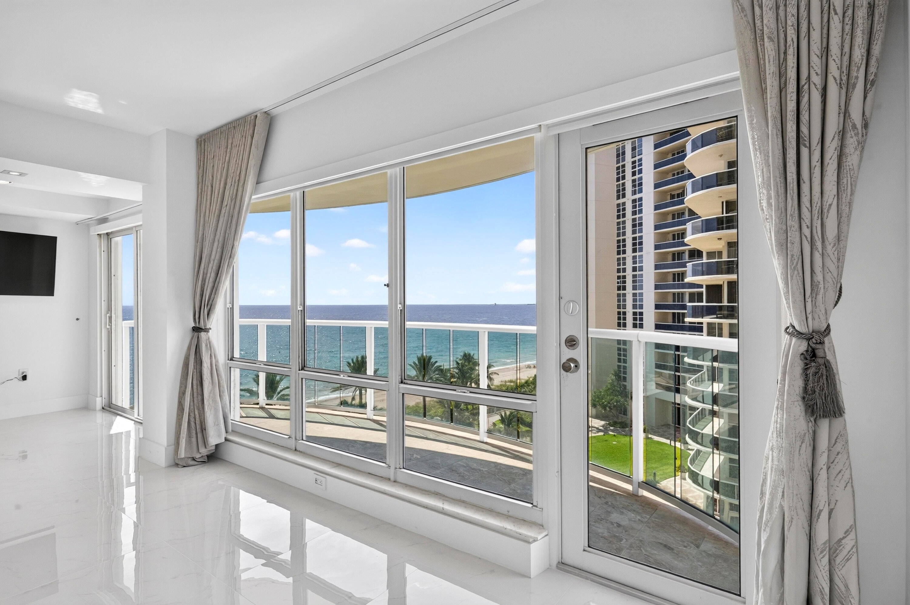 3400 GALT OCEAN Drive 606S