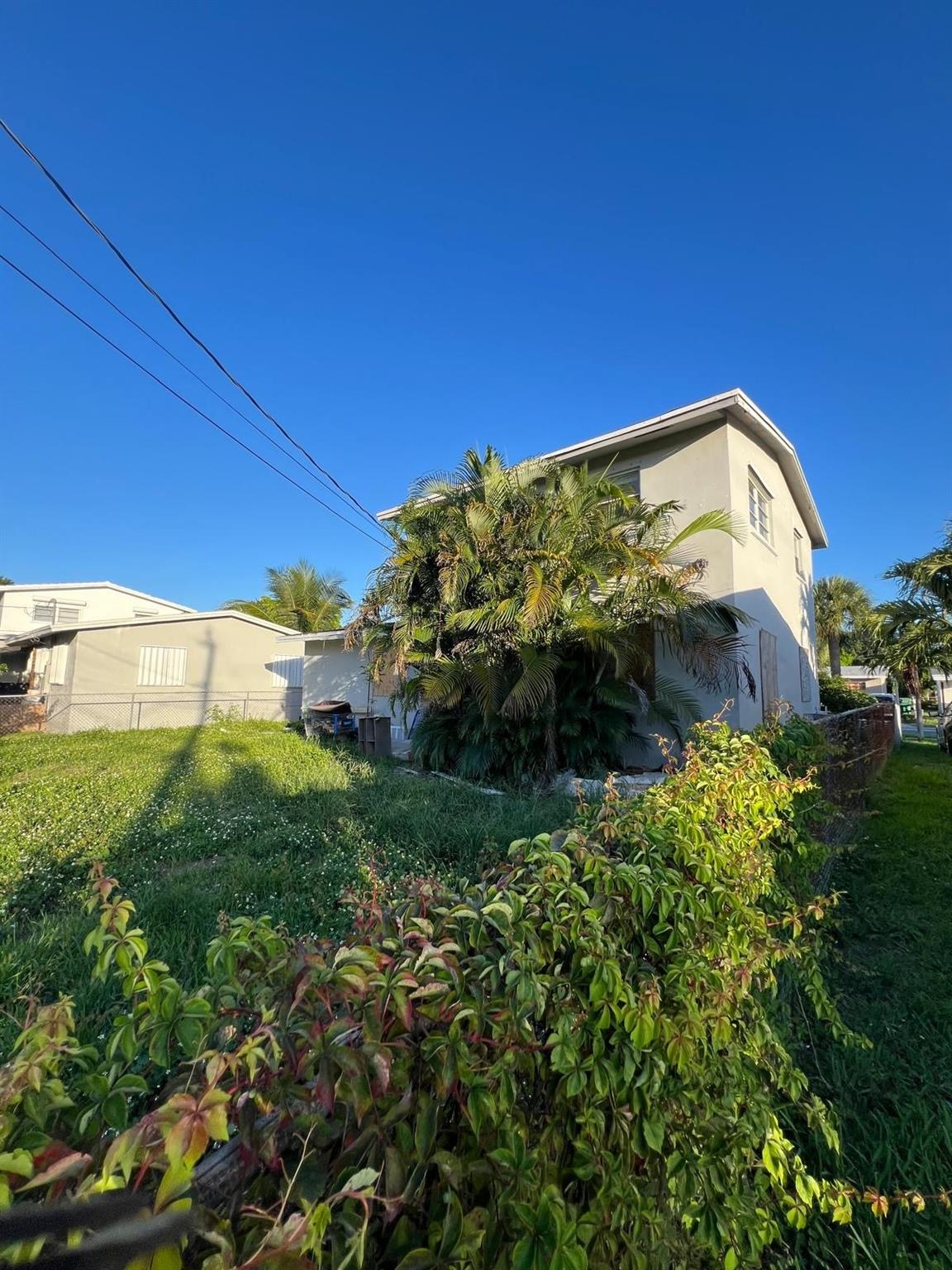 758 SW 3rd Pl