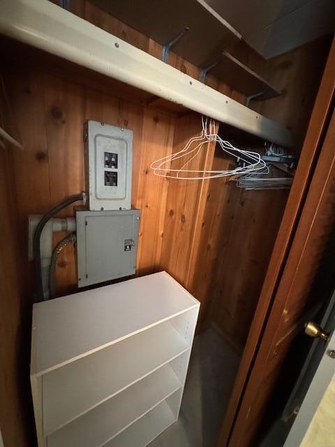 WHISPERING CREEK - Residential