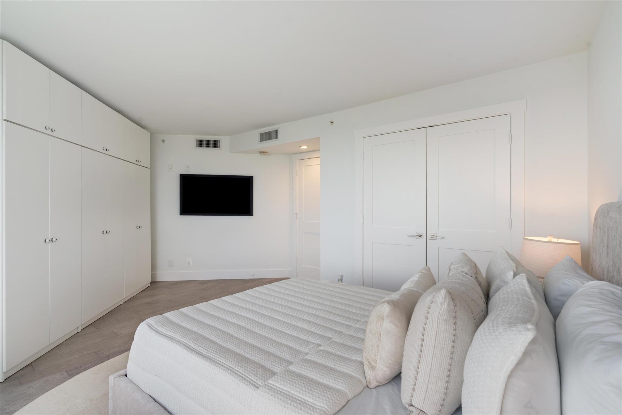 TOWNHOUSES OF HIGHLAND BE - Residential